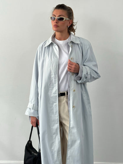 London Fog 1990s men's trench coat with concealed placket in XL, showcasing classic beige fabric and stylish design details.