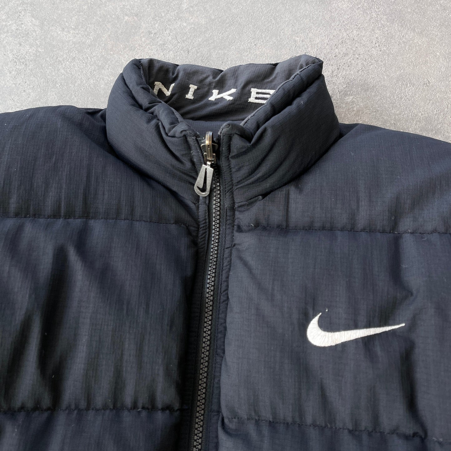 Nike 1990s reversible down fill spellout puffer jacket (M)