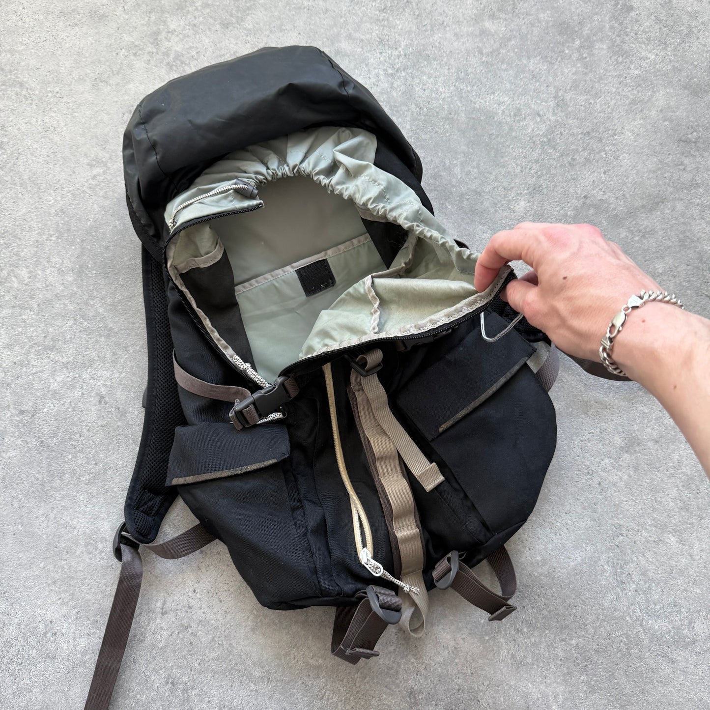 Nike ACG 1990s Steel City 35L backpack (22”x15”)