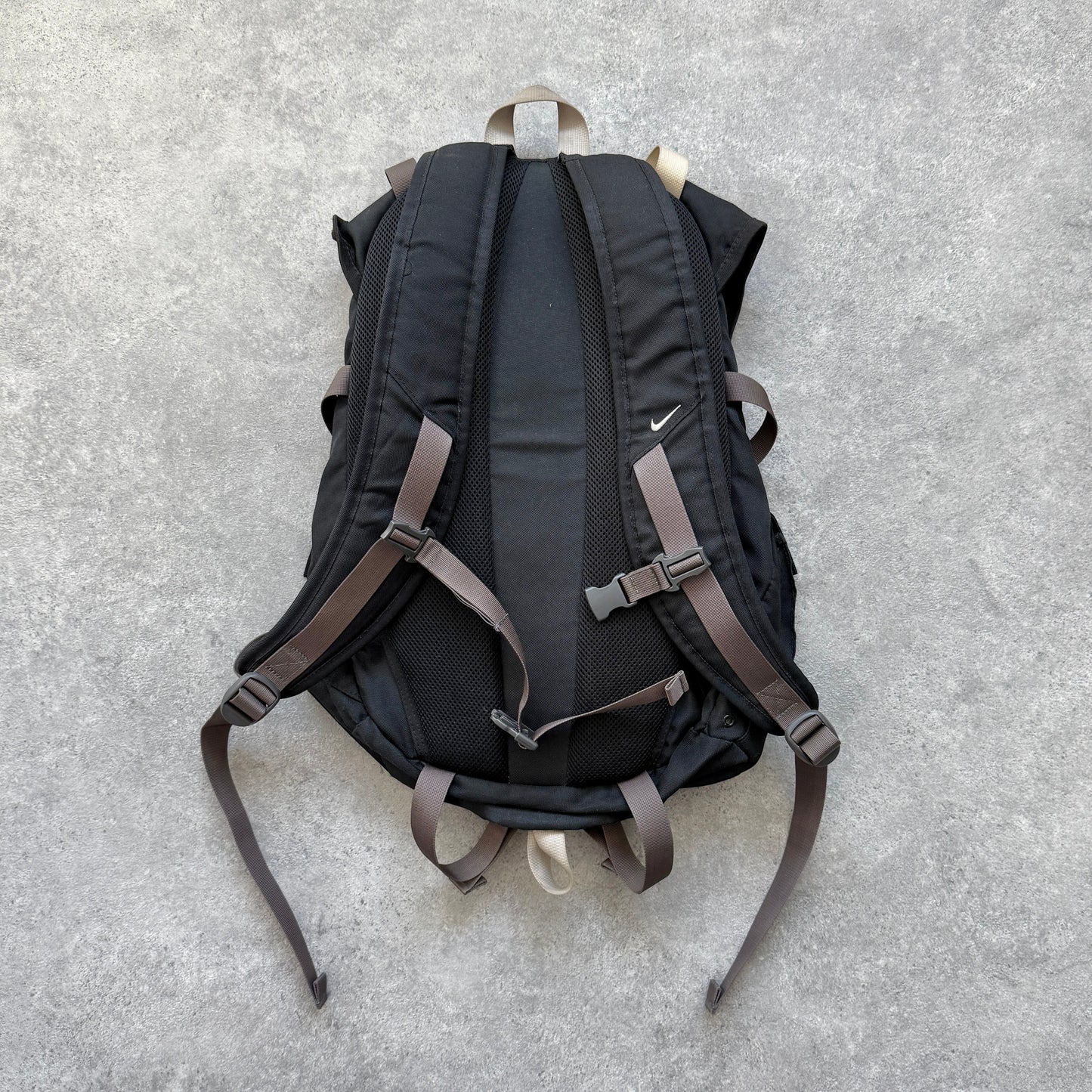 Nike ACG 1990s Steel City 35L backpack (22”x15”)