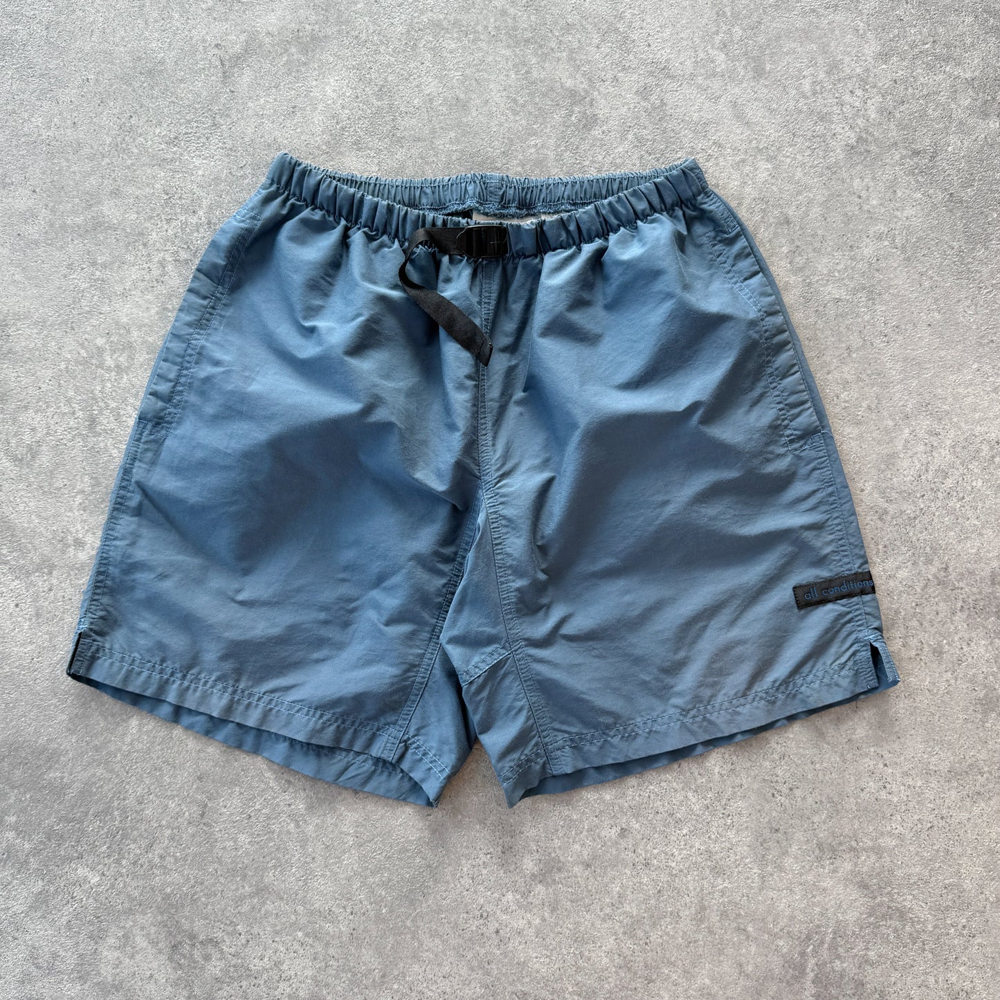 Nike ACG 2000s technical cargo shorts (M)