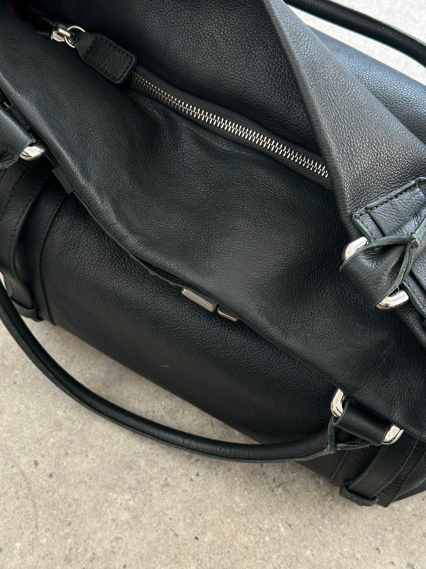 Italian Vintage 2000s leather buckle shoulder bag with classic design and adjustable strap, featuring a vintage leather finish.