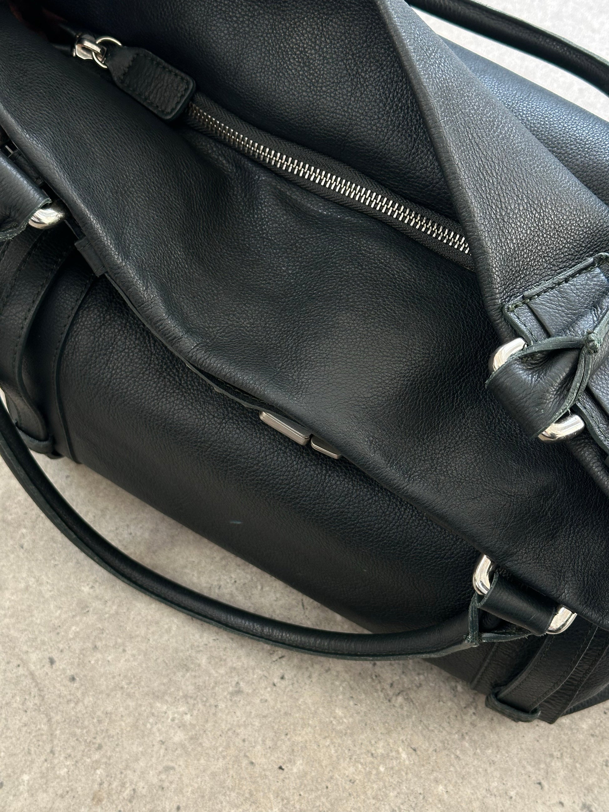 Italian Vintage 2000s leather buckle shoulder bag with classic design and adjustable strap, featuring a vintage leather finish.