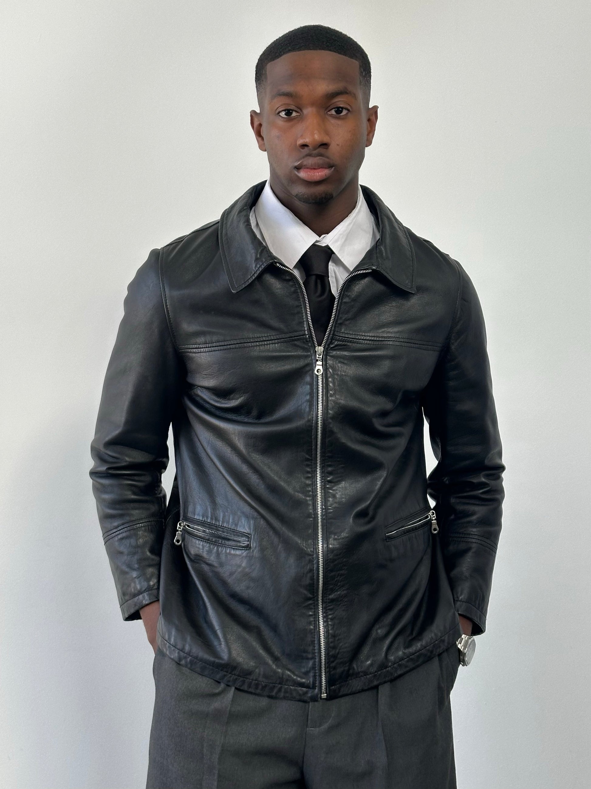 Vintage Italian 1990s leather boxy jacket, size M, featuring classic dark brown leather and structured fit.