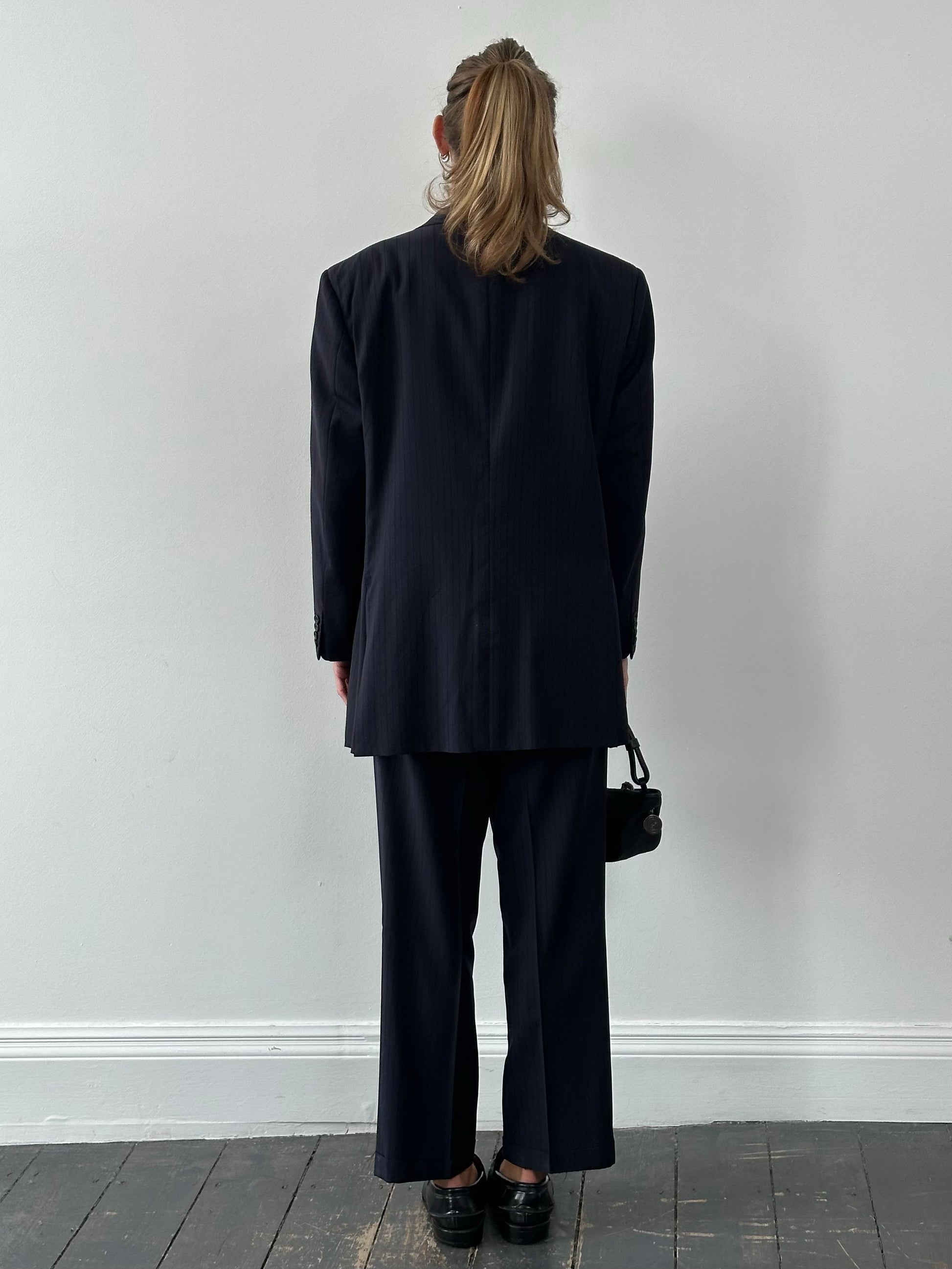 Burberry London 1990s pure wool striped suit, 42S/W34, tailored blazer and matching trousers in classic plaid pattern.