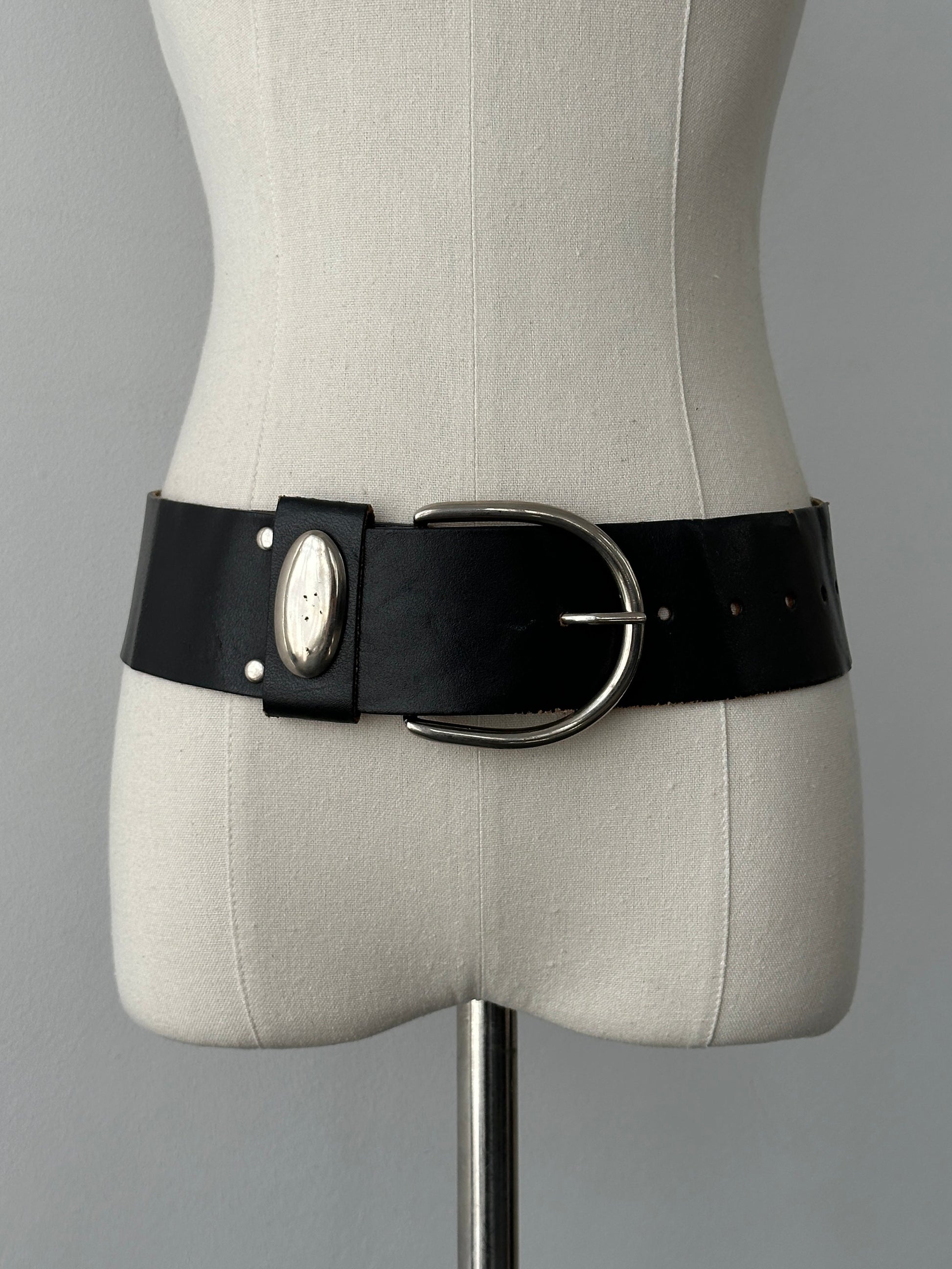 French Vintage 1990s Leather Chunky Belt - W23-28