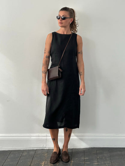 Armani Jeans 1990s pure linen sleeveless dress in size M, featuring a classic design, light fabric, and sleeveless cut.