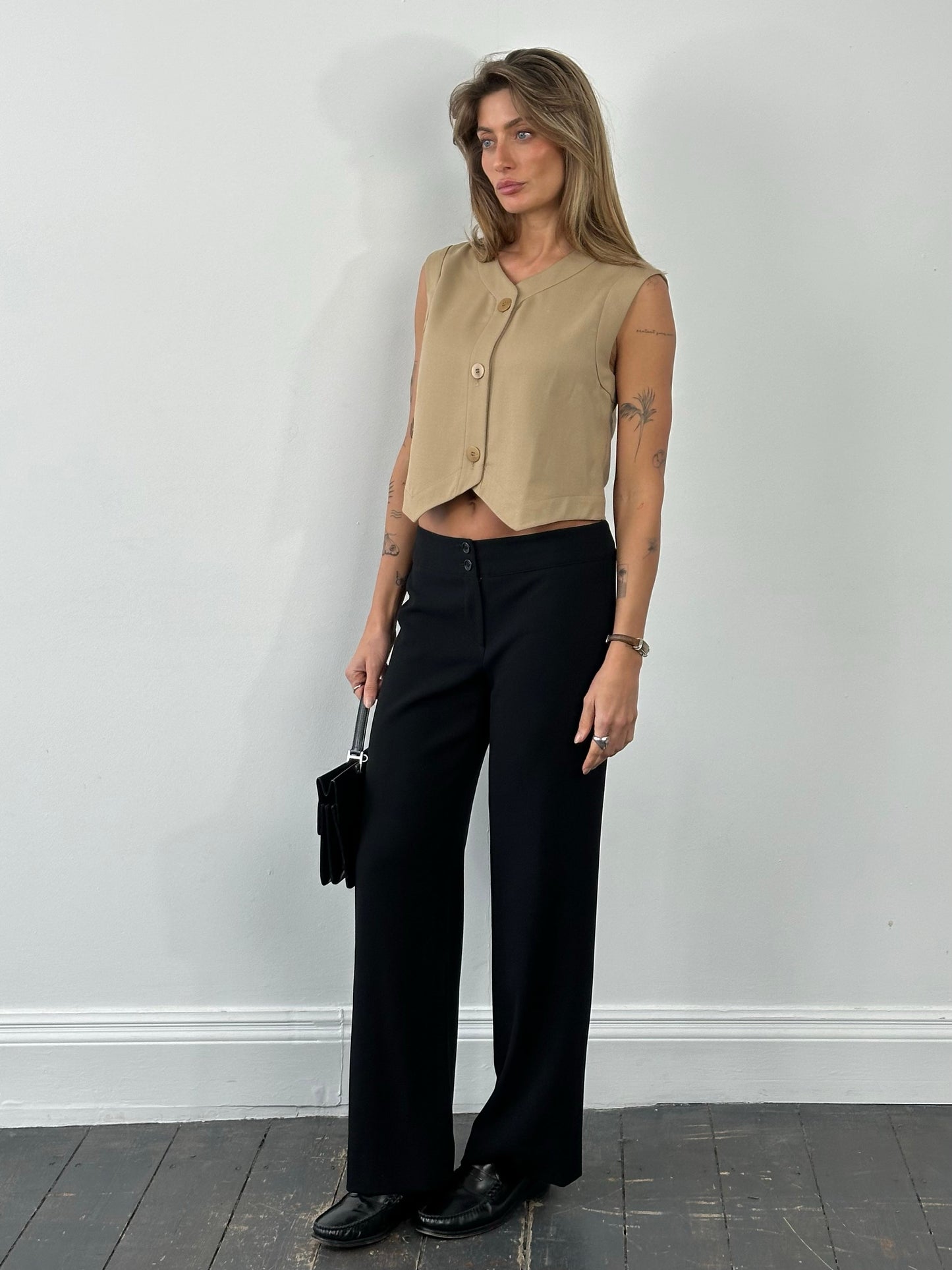 Armani Collezioni 1990s wool wide-leg trousers in size W30, featuring a tailored fit and classic design, displayed on a hanger.
