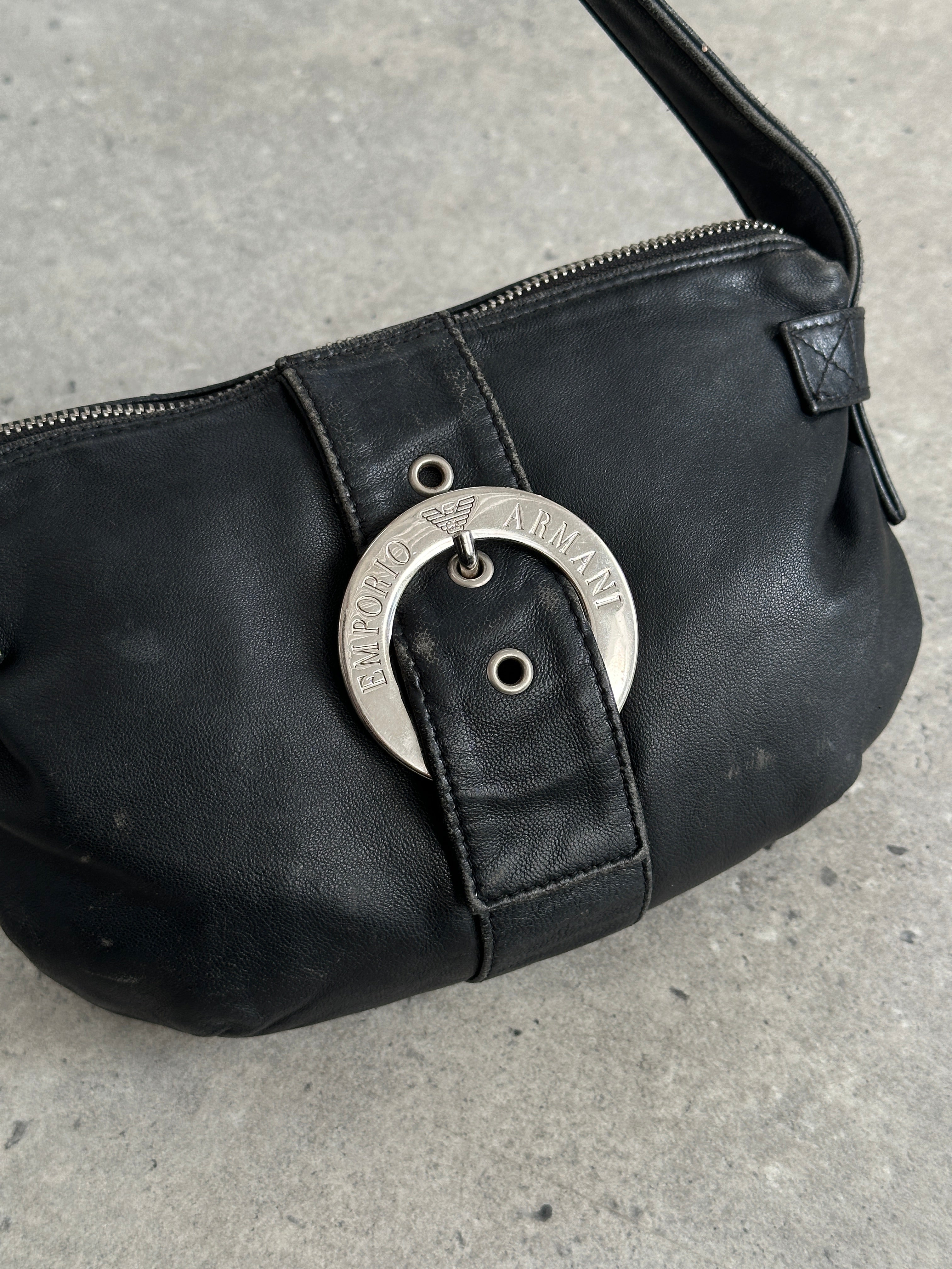 バッグ 00s EMPORIO ARMANI leather shoulder bag Emporio Armani 2000s Aged Leather Shoulder Bag – Known Source