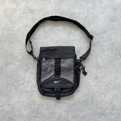 Nike 1990s cross body technical utility bag (11”x9”)