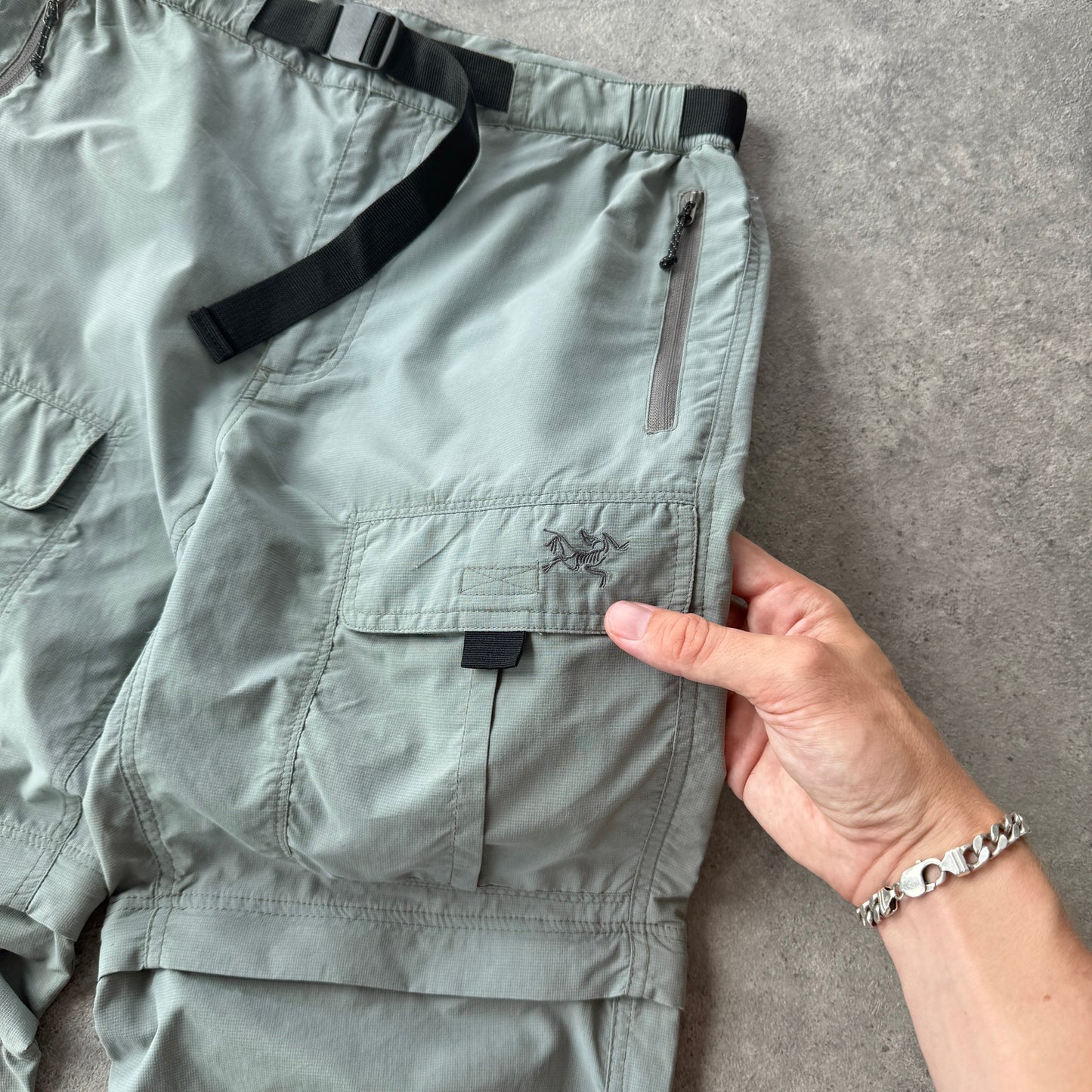 Arc’teryx 2000s convertible technical lightweight trousers (M)