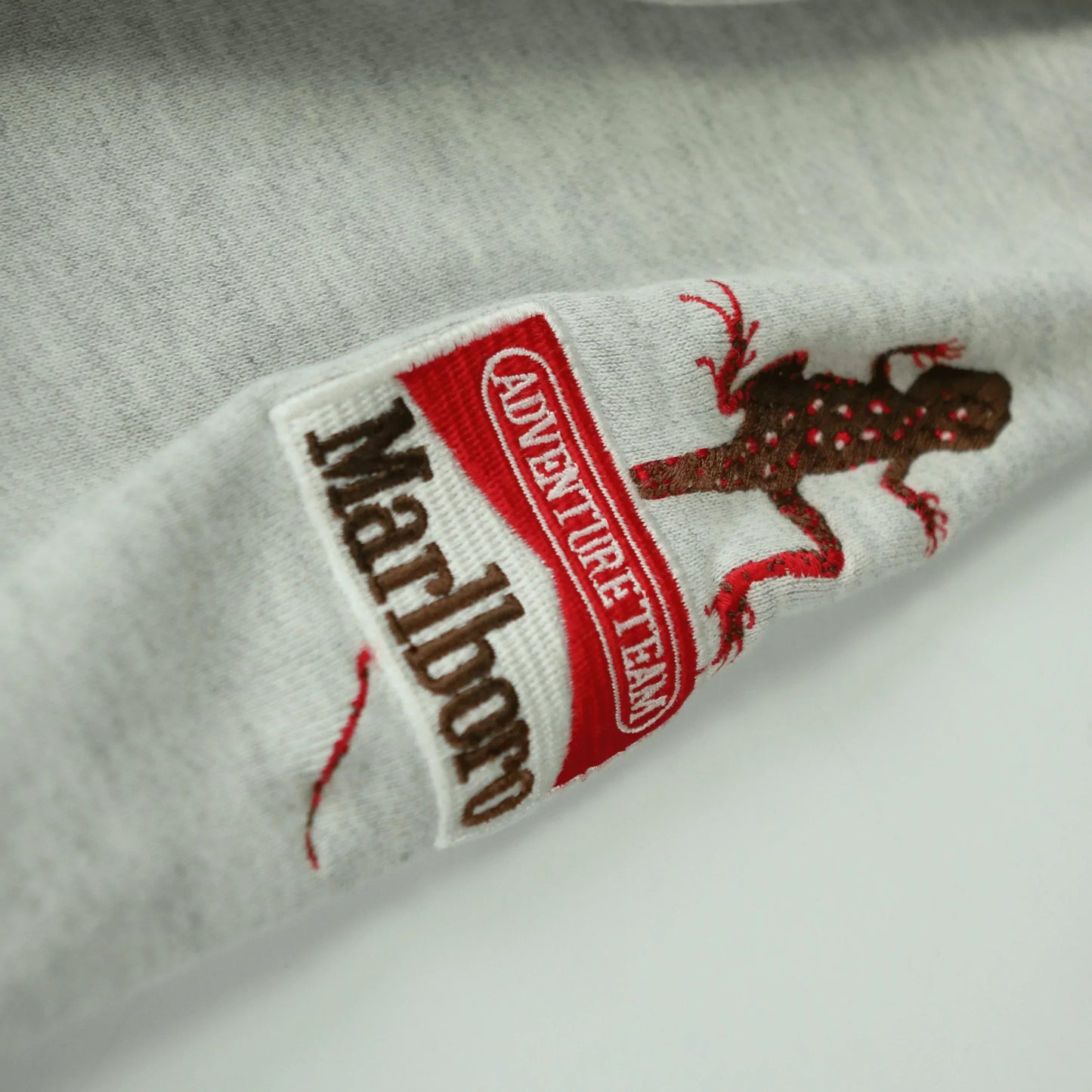 MARLBORO LIZARD CREWNECK  (M)