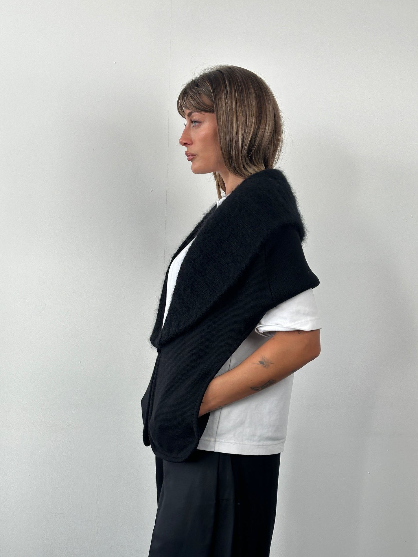 Italian Vintage 1990s Pure Merino Wool Knitted Shawl Scarf