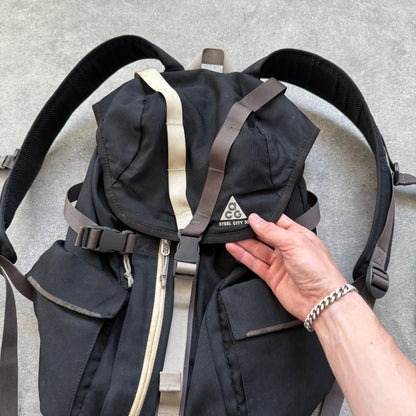 Nike ACG 1990s Steel City 35L backpack (22”x15”)