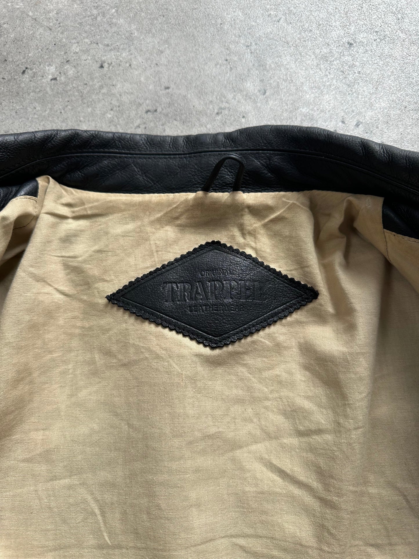 Vintage 1990s heavyweight leather jacket in black, minimal design with XXL size, featuring classic leather texture and stitching.