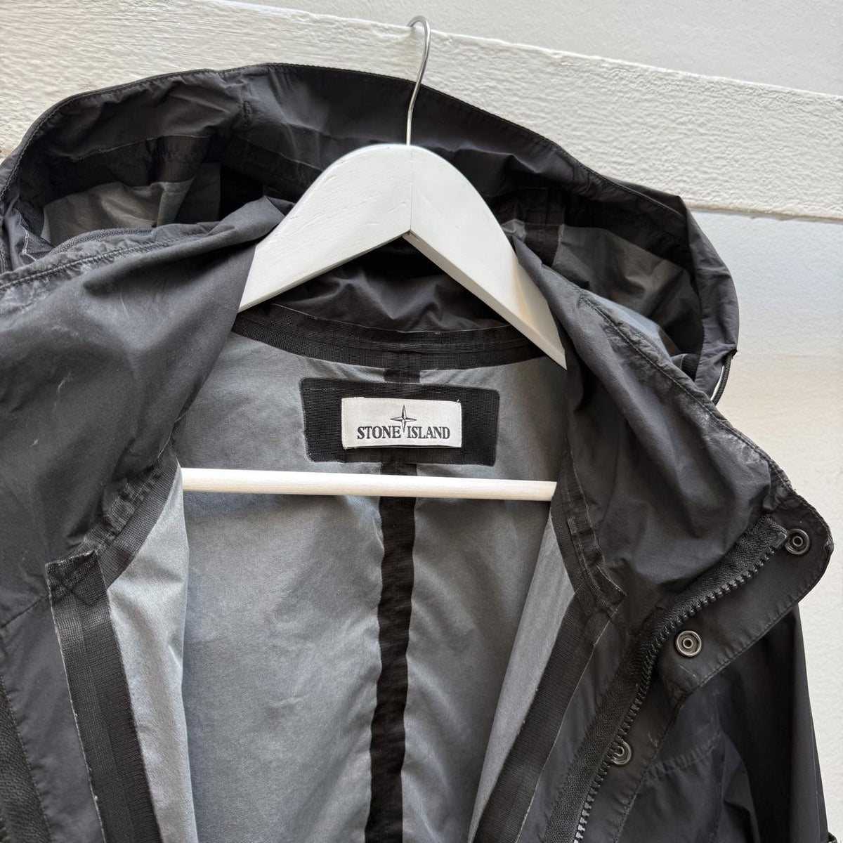 Stone Island Garment Dyed Performance Tela Hooded Jacket – Black (L) | Large, Multicoloured