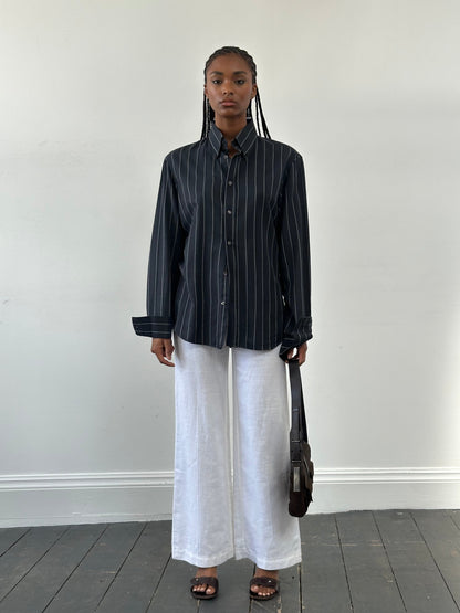 Vintage 1990s pure linen low waist wide-leg trousers, size W24, featuring a relaxed fit and classic vintage style.