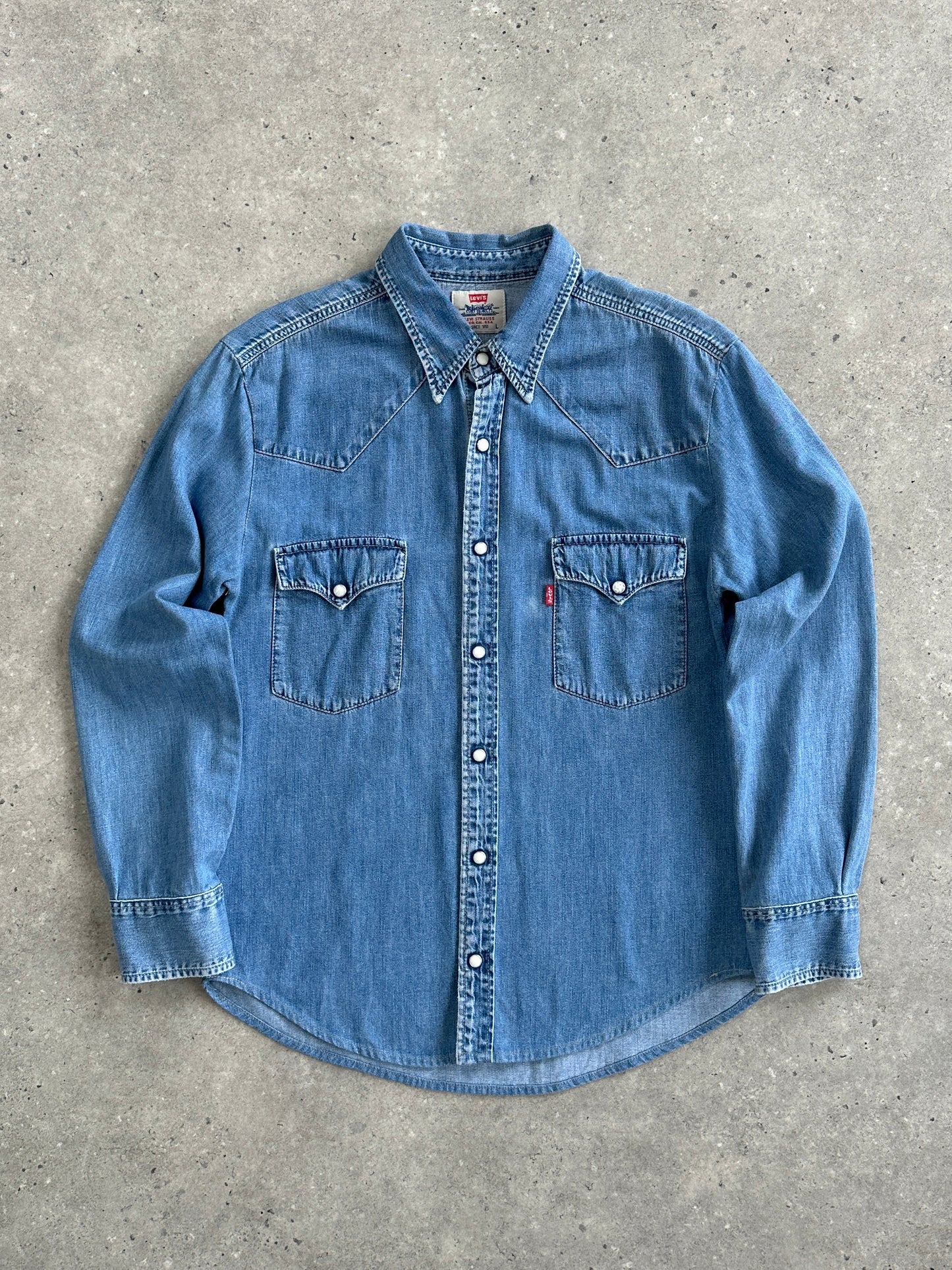 Levi’s Cotton Button Up Denim Shirt - M