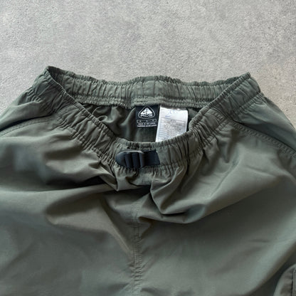 Nike ACG 2000s technical cargo shorts (M)