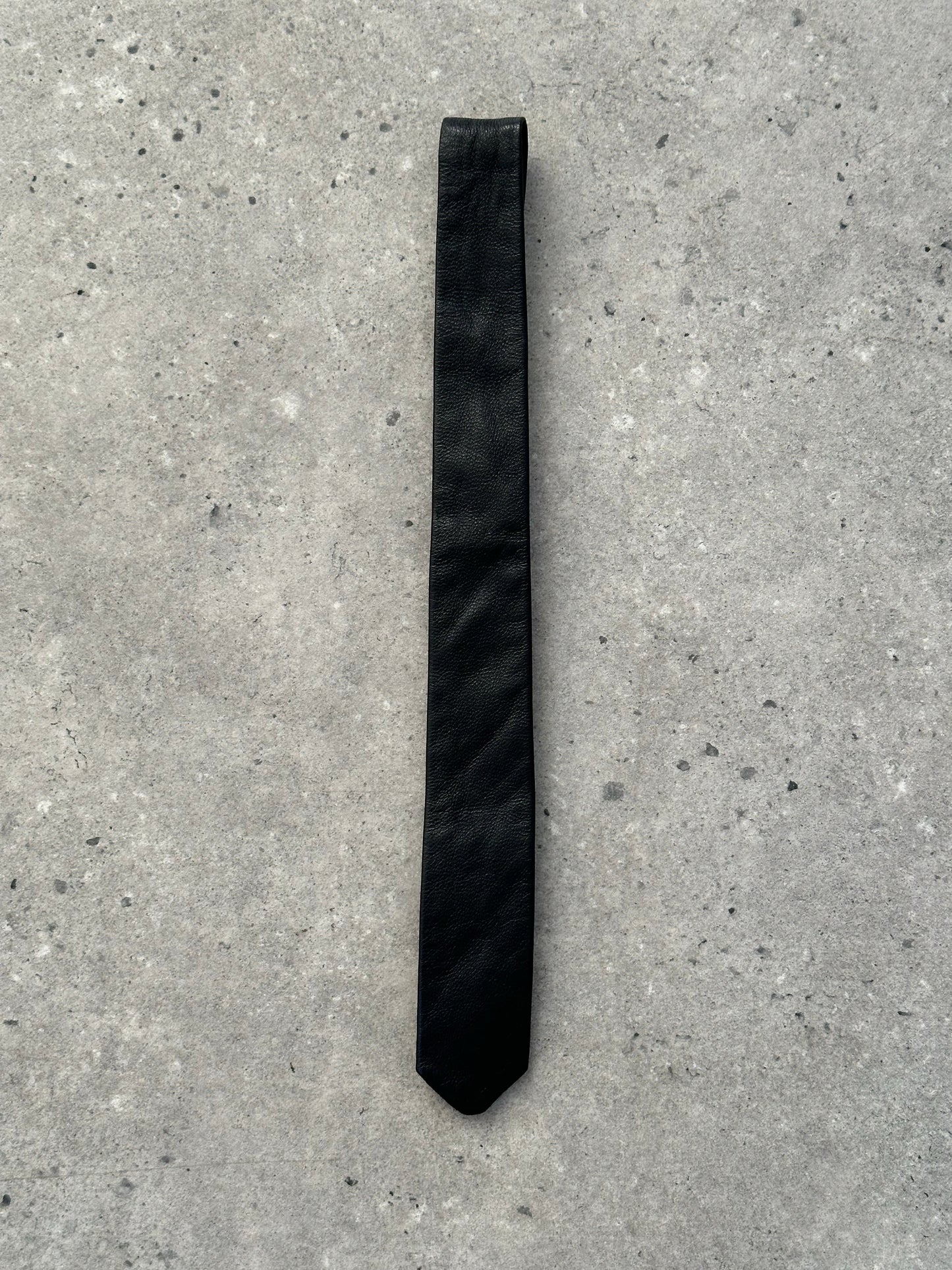 Italian vintage 1990s slim leather tie with a rich brown finish, showcasing a sleek, classic design and detailed stitching.