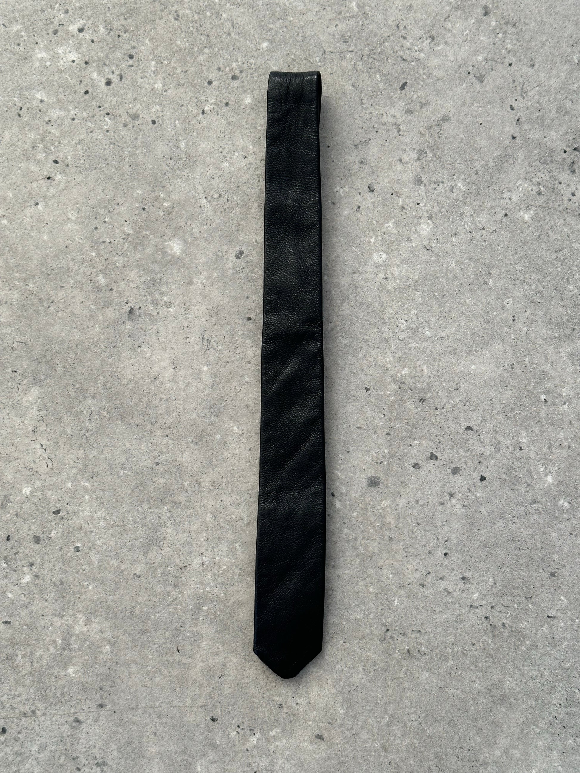 Italian vintage 1990s slim leather tie with a rich brown finish, showcasing a sleek, classic design and detailed stitching.