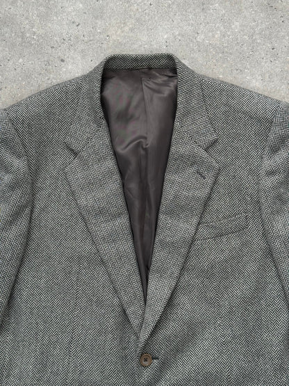 Burberry 1990s pure wool herringbone blazer in XL, featuring classic tailored design and beige herringbone pattern.