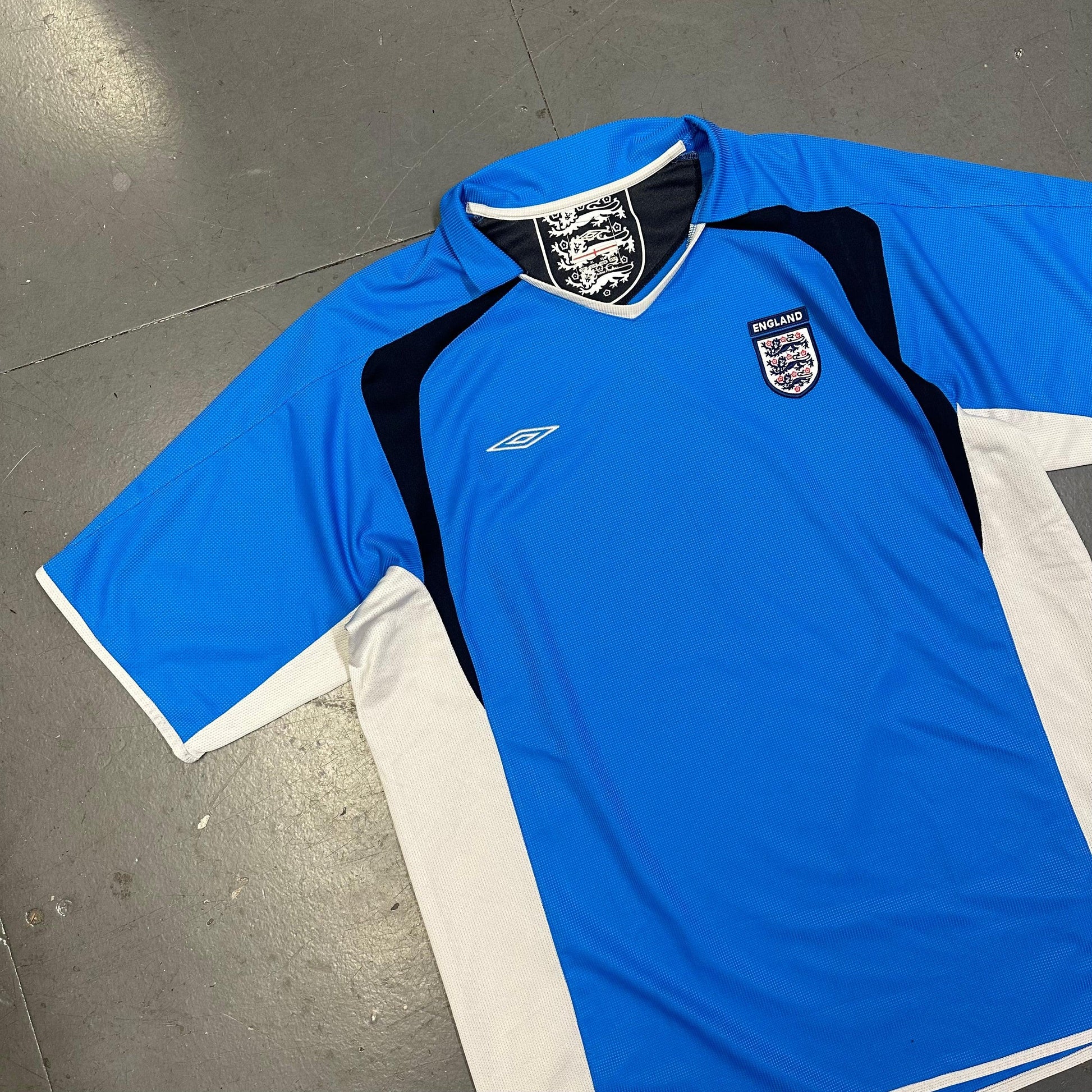 Nike England 2005/06 Training Shirt In Blue ( XL ) - Known Source