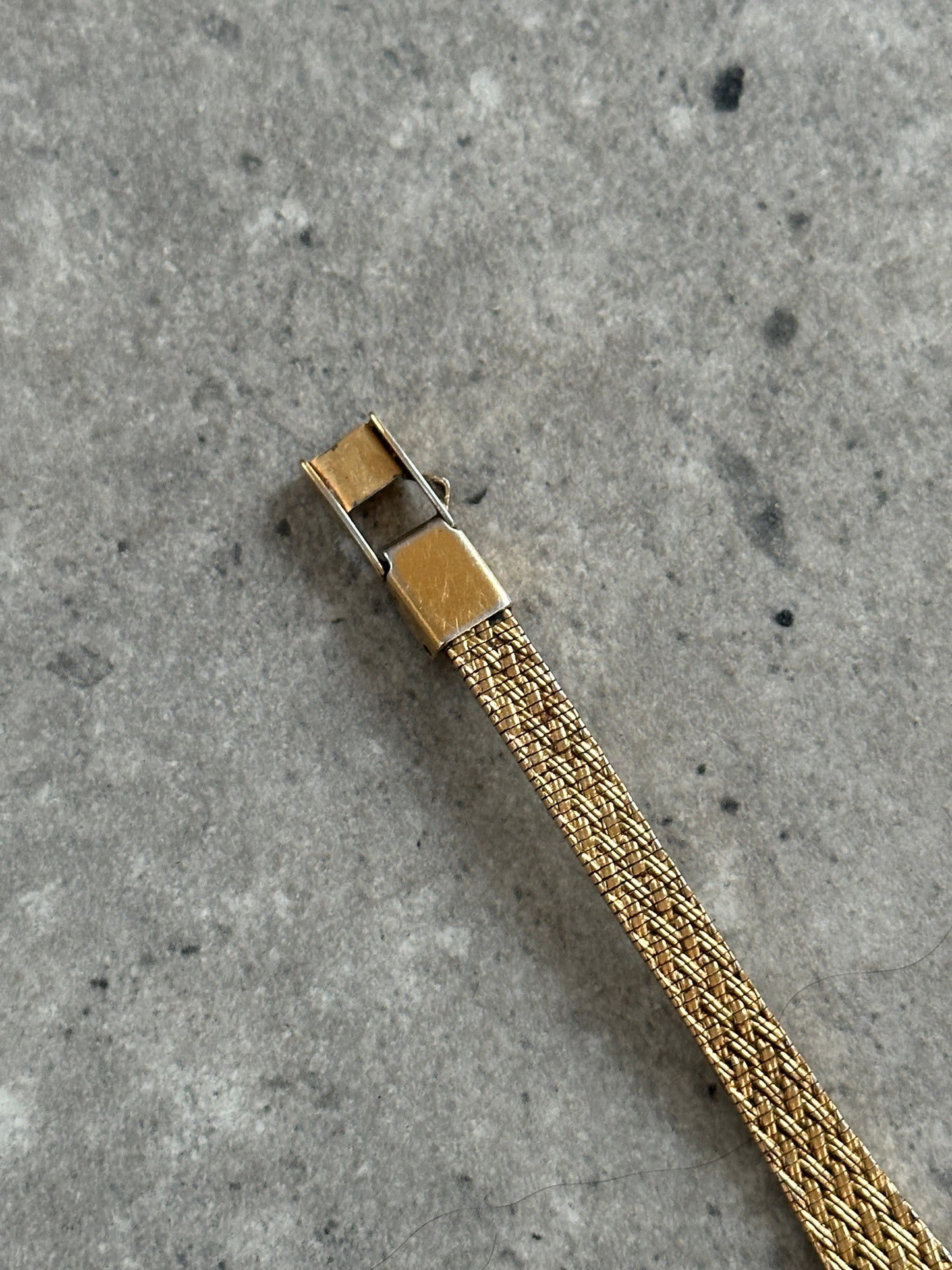 Accurist 1990s Gold Tone Analog Quartz Watch