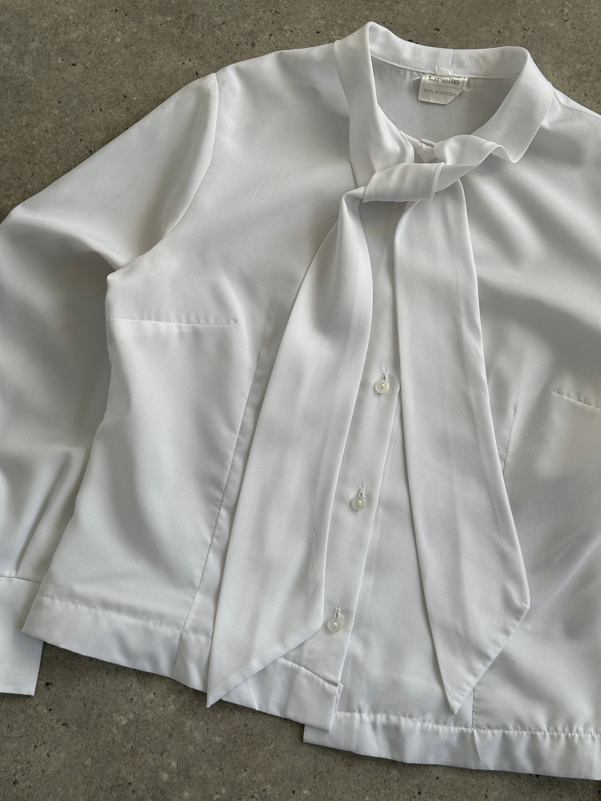 Vintage 1980s men's neck tie shirt in size S/M, featuring retro patterns and classic collar style.