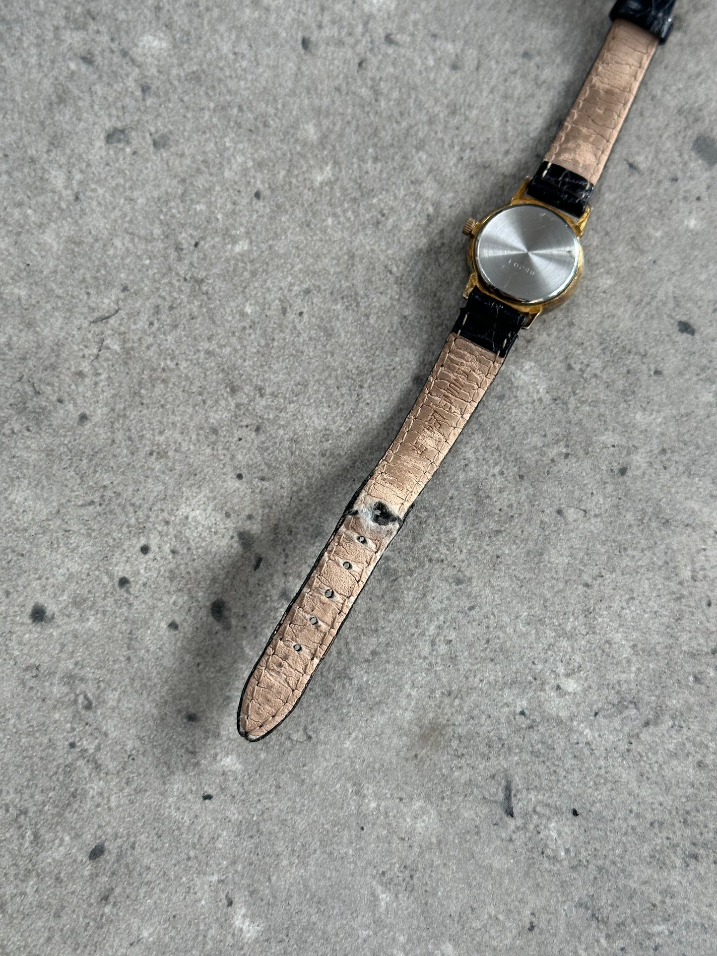 Vintage 1990s Round Quartz Leather Watch