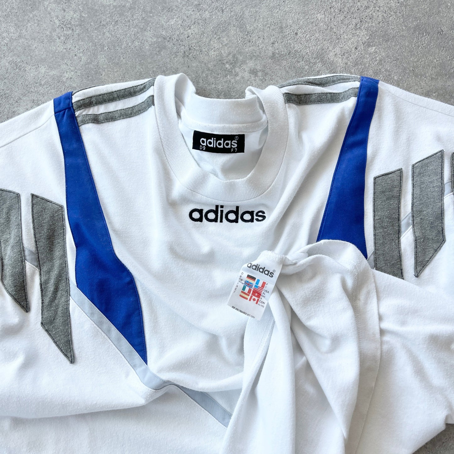 Adidas RARE 1990s colour block embroidered t-shirt (XL)