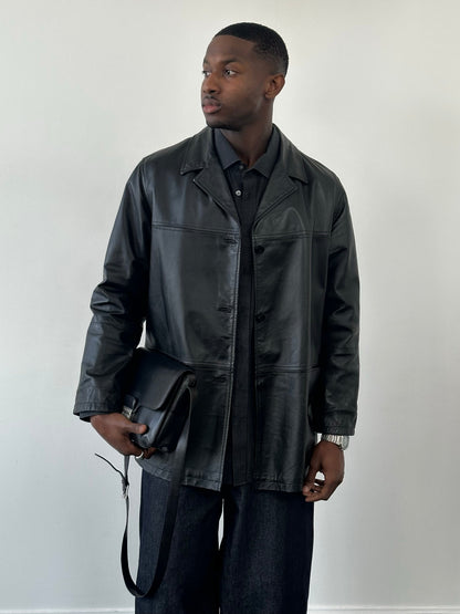 Vintage Italian vintage 1990s single-breasted leather jacket, size L, with classic design and rich leather texture.