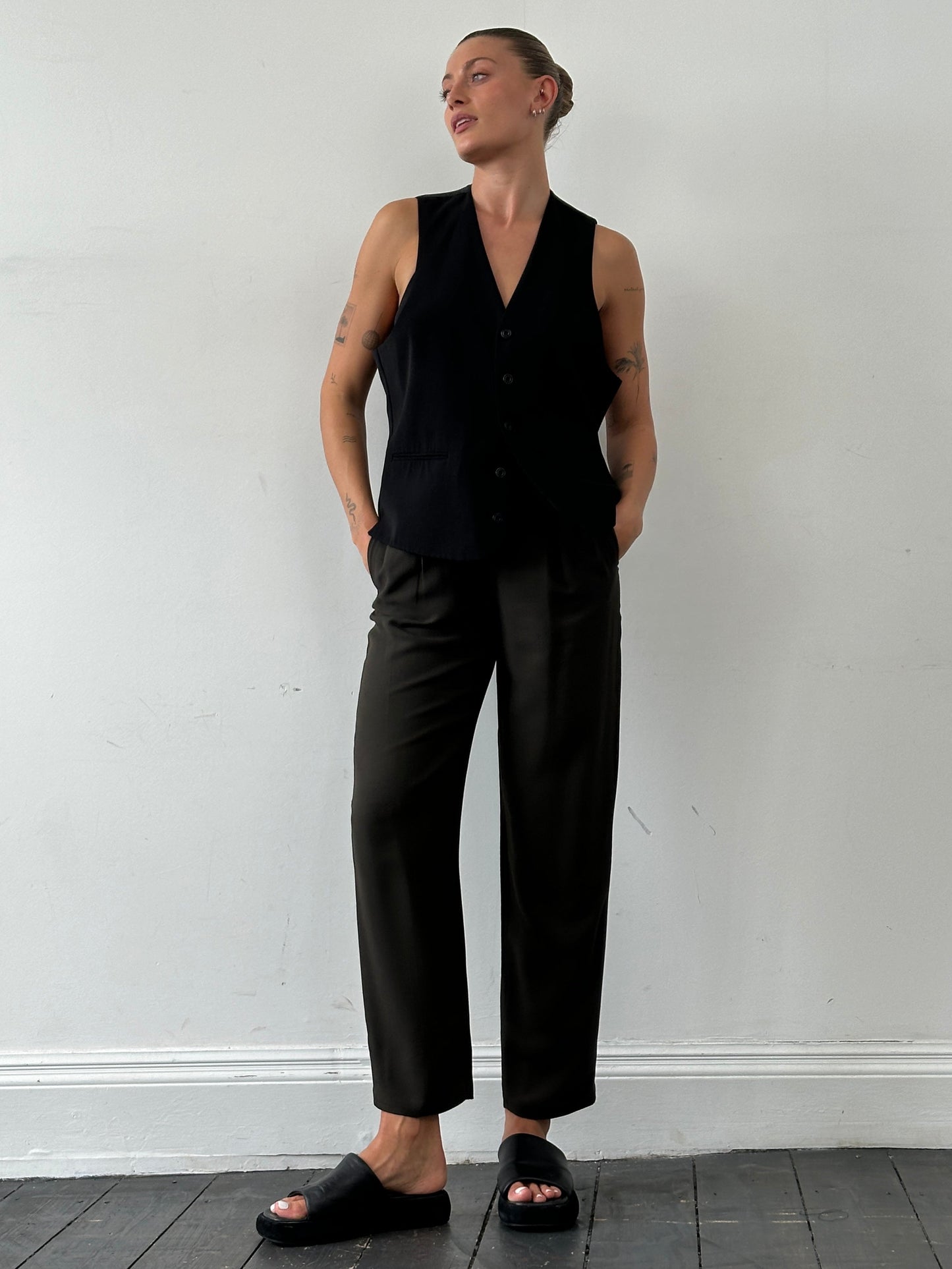 Emporio Armani high-waisted tapered leg tailored trousers in classic fabric, displayed on a neutral background.