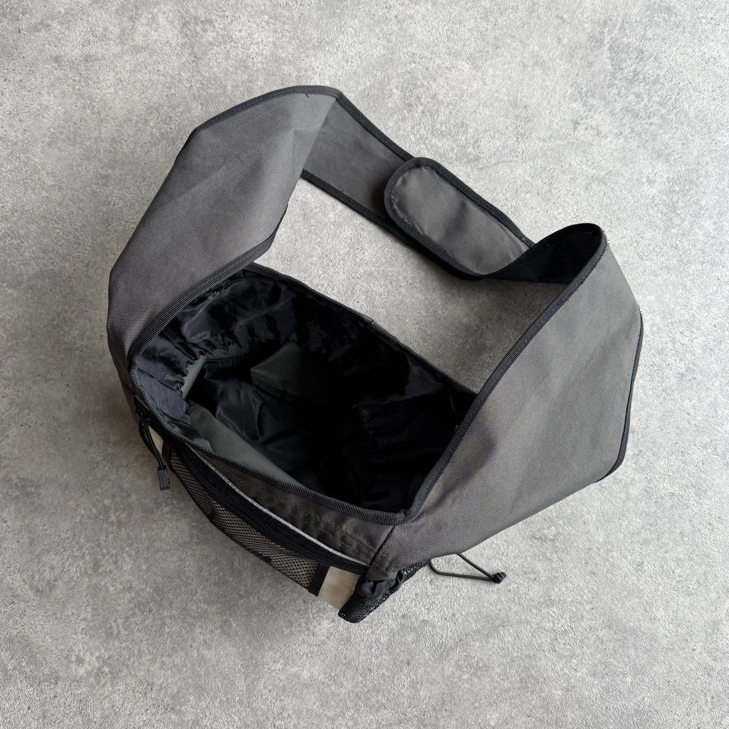 Stussy RARE 1990s technical cross body messenger bag (15”x12”)