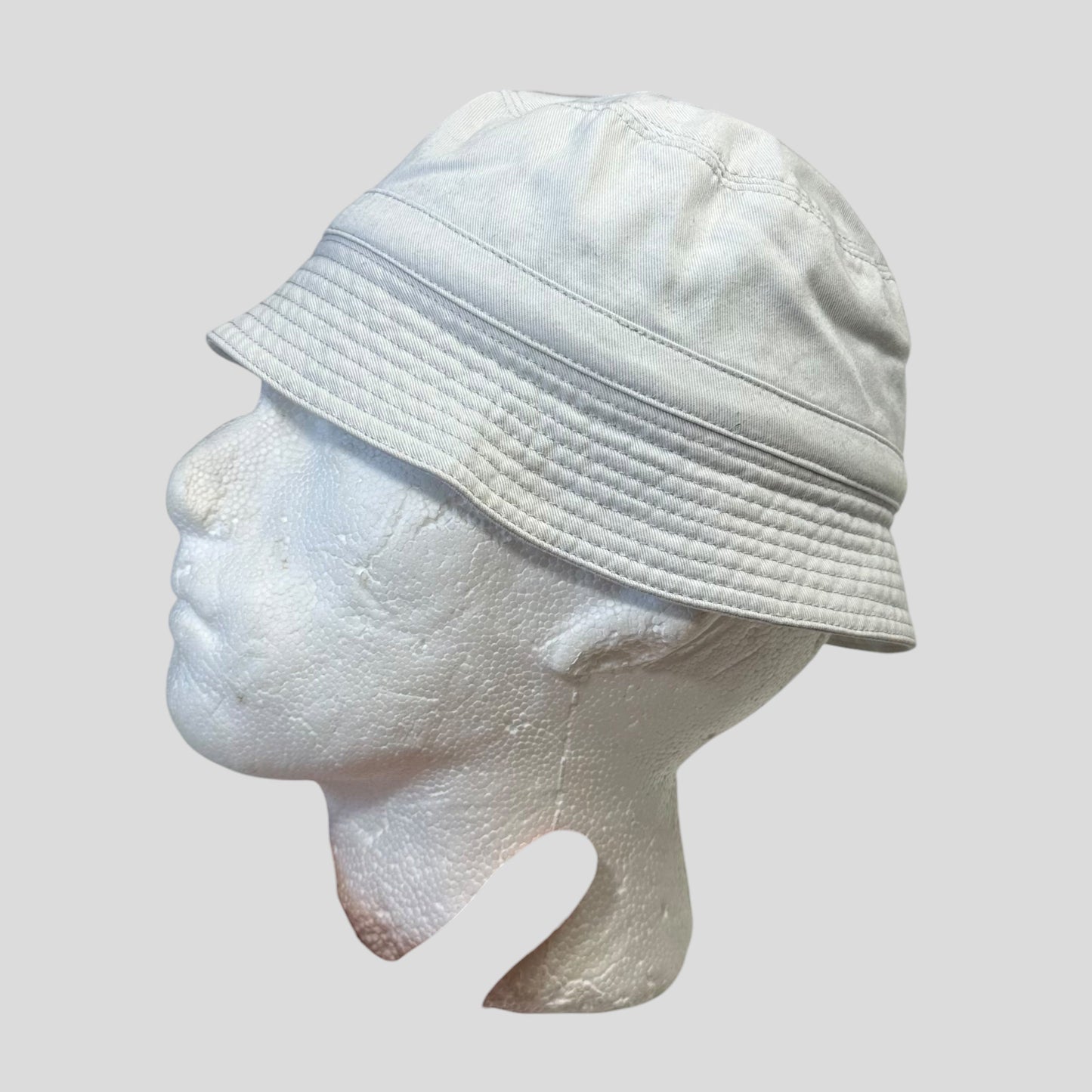 Prada Sport 1999 White Cotton Red Rubber Tab Bucket Hat - M | O/S, Red