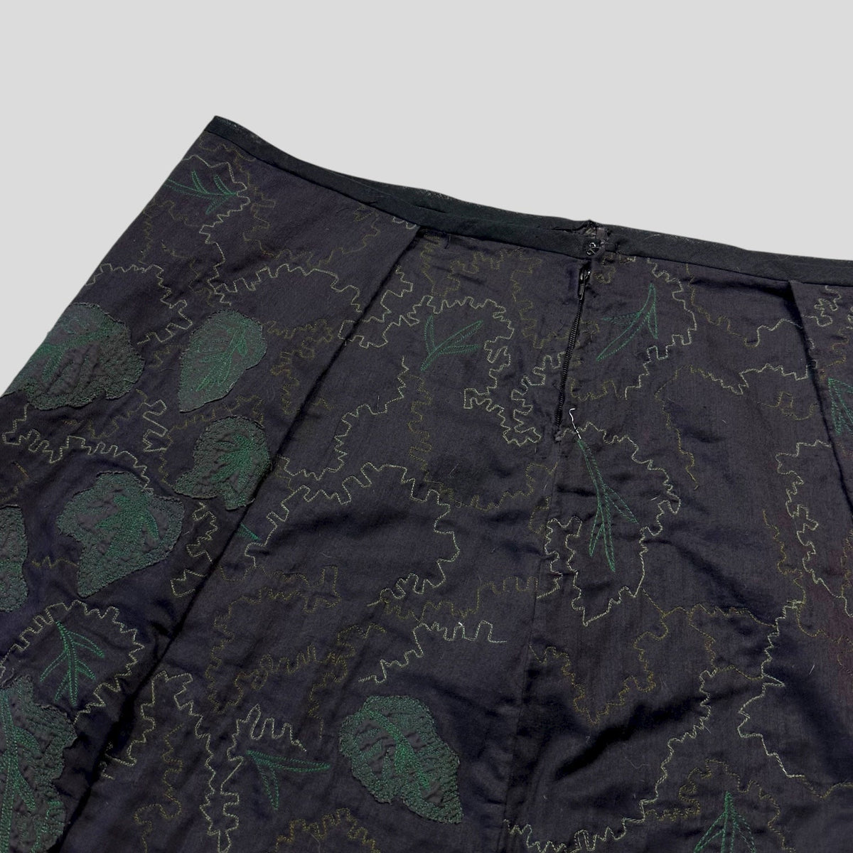 Issey Miyake HaaT 00’s Embroidered Leaves Skirt - 3 (L) | W36, Red