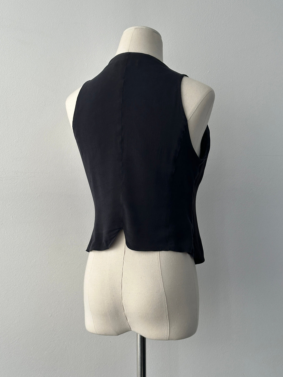 Emporio Armani 1990s fitted tailored single-button waistcoat in black, showcasing classic design and fine craftsmanship.