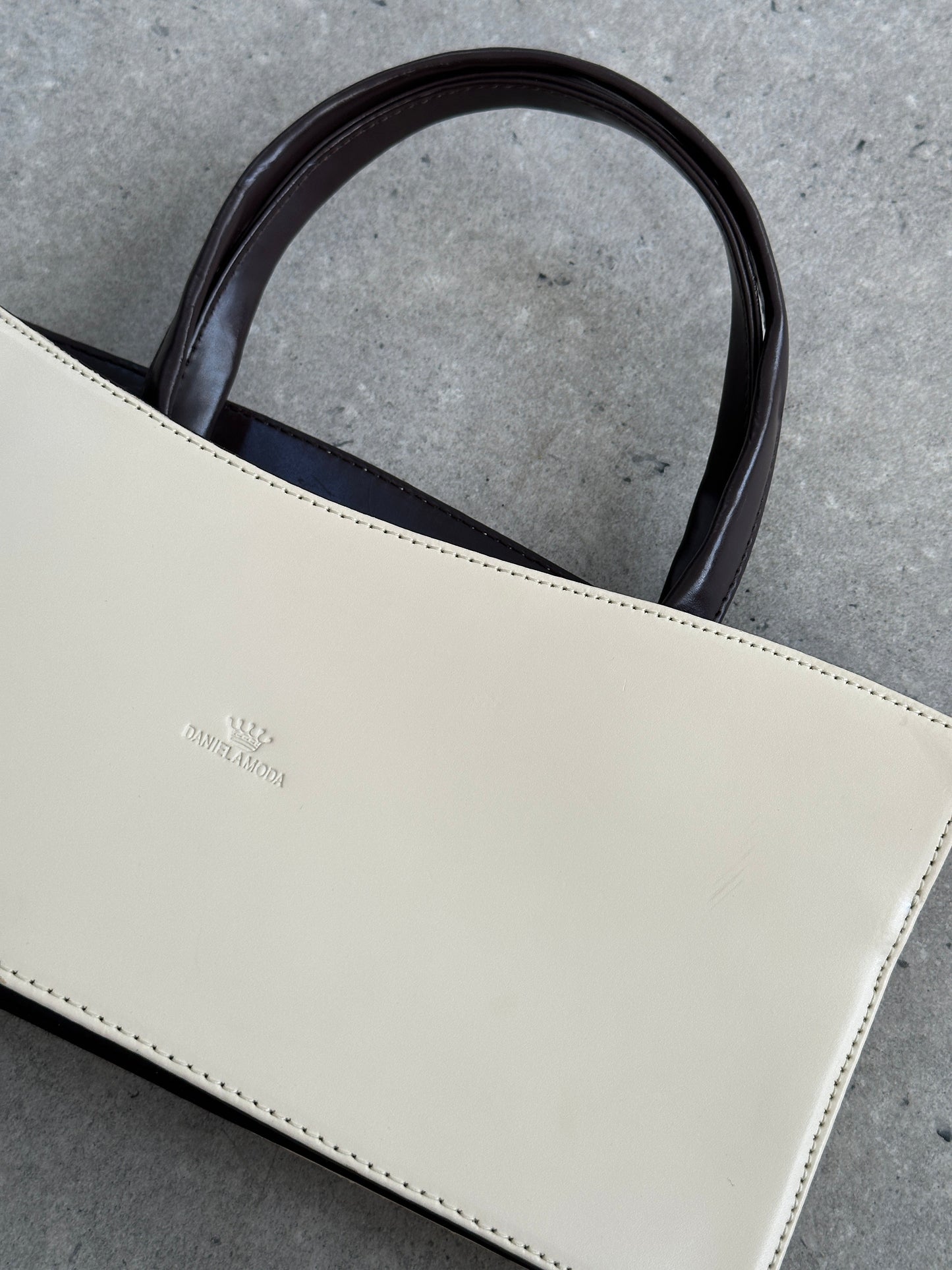 Italian Vintage 2000s Curved Leather Hand Bag