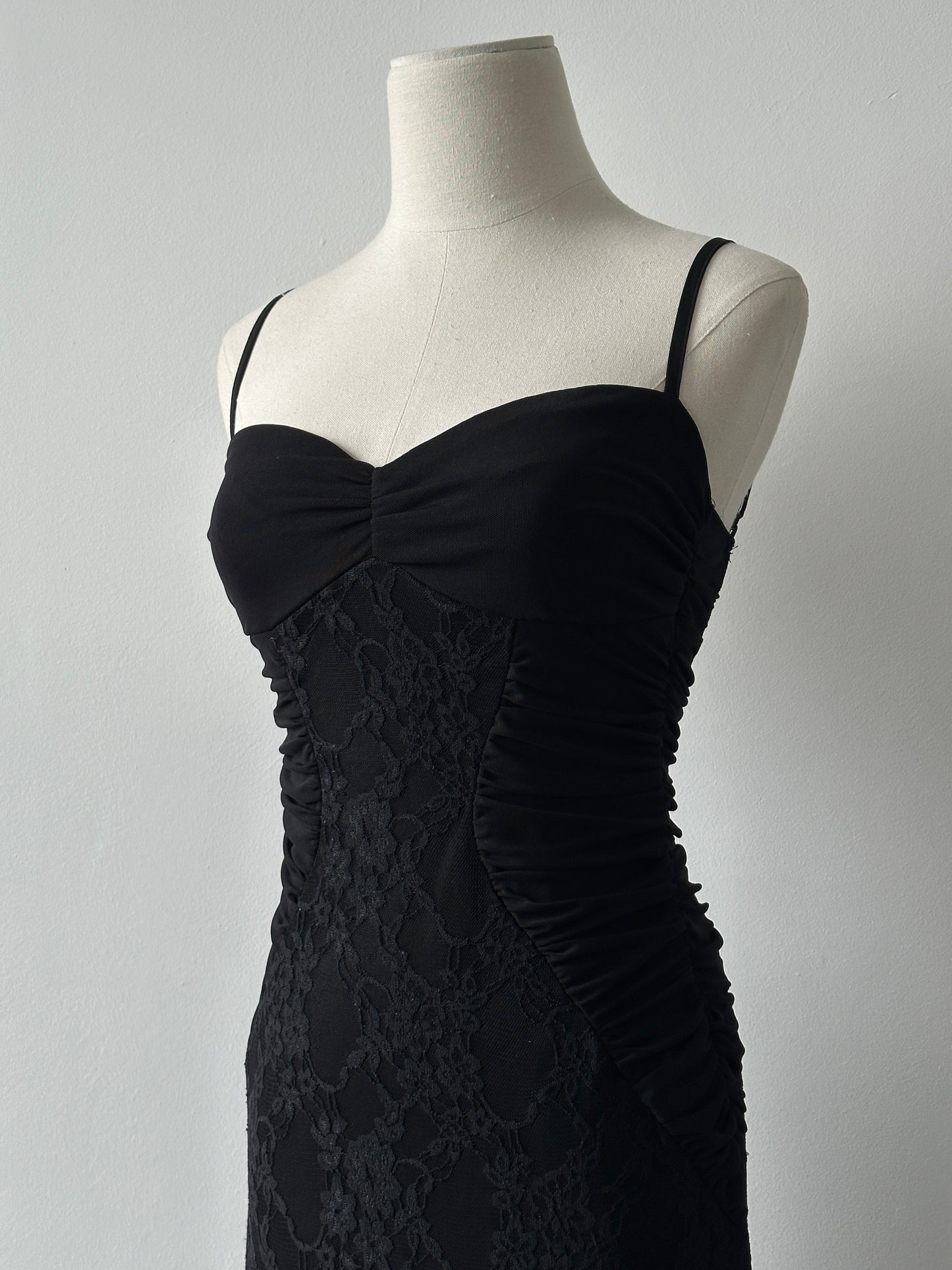 Vintage 2000s Ruched Asymmetric Lace Floor Length Dress - S-M