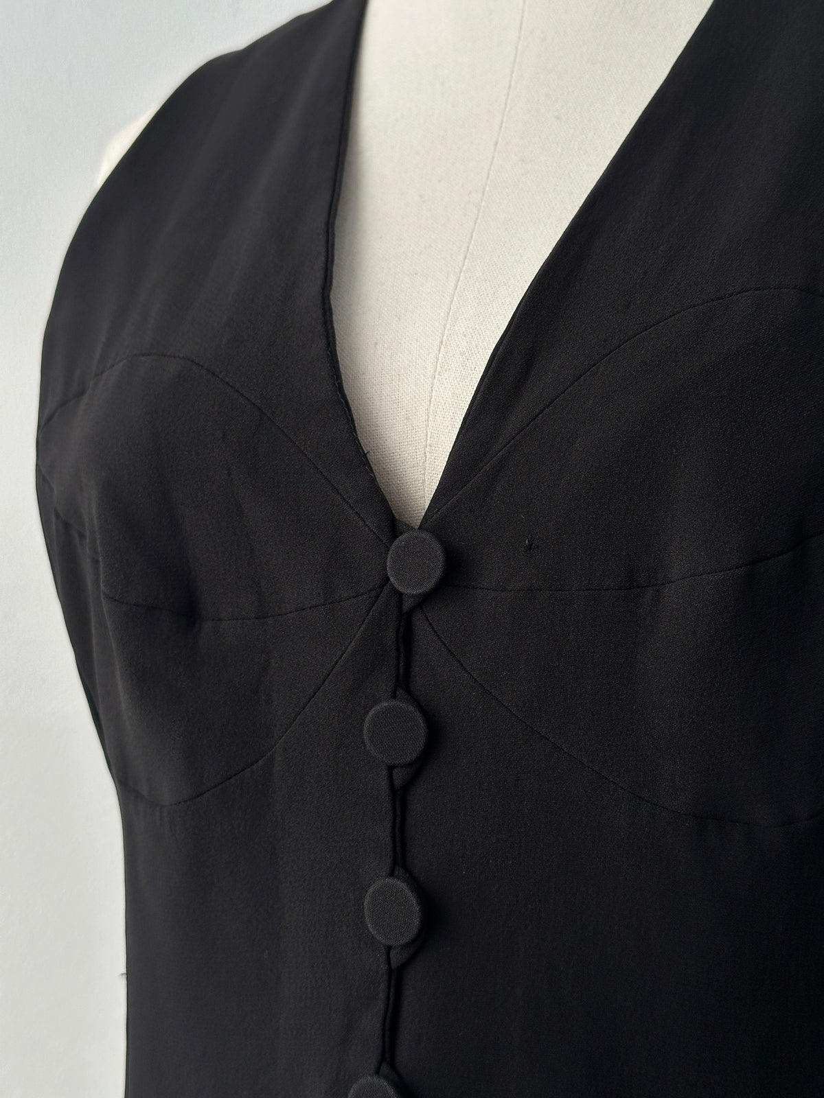 Emporio Armani 1990s fitted tailored single-button waistcoat in black, showcasing classic design and sleek silhouette.