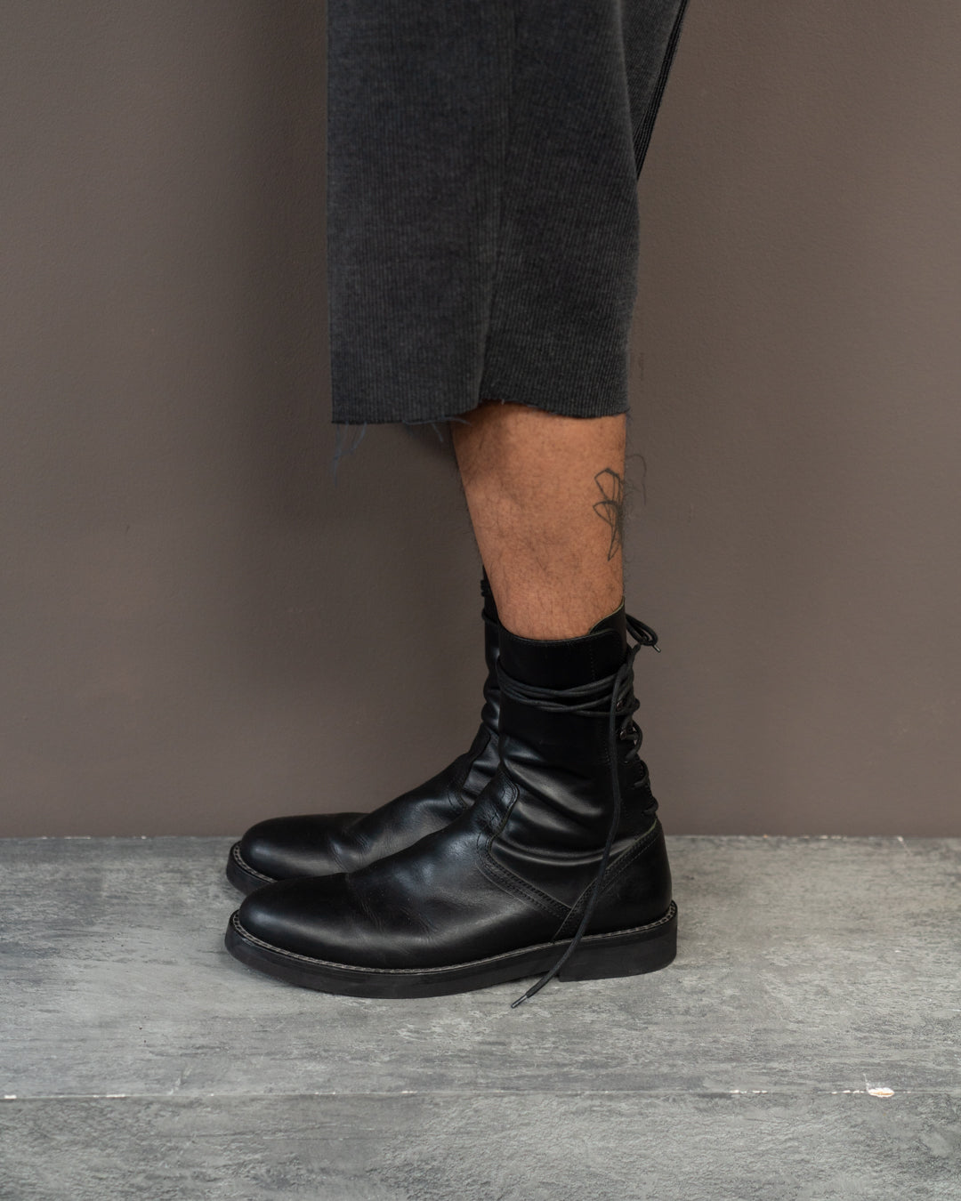 ANN DEMEULEMEESTER VITELLO LACE BACK BOOTS (EU 43)