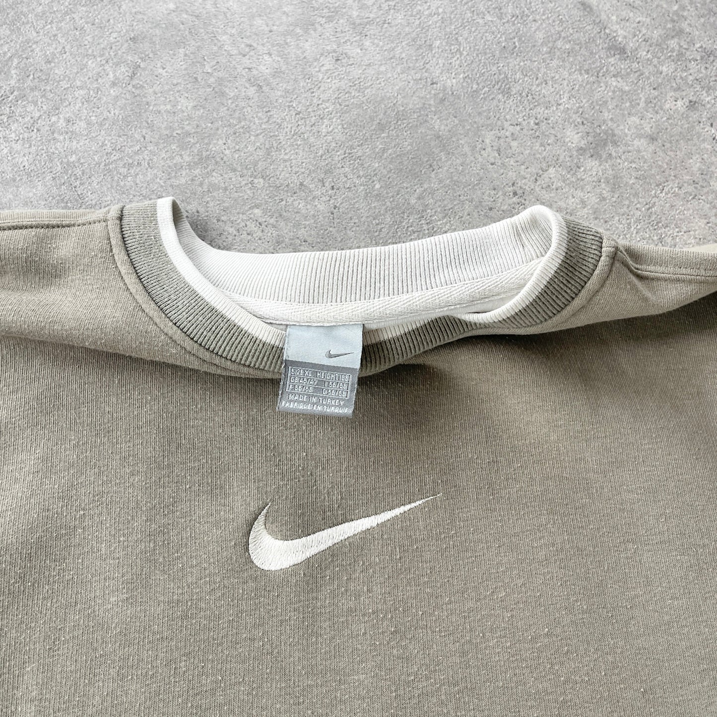 Nike RARE 2000s heavyweight embroidered swoosh sweatshirt (XL)