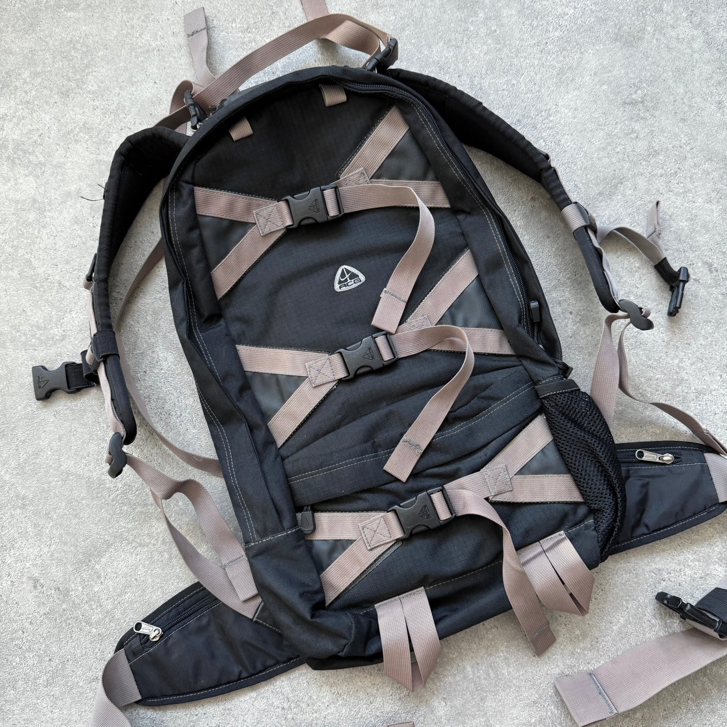 Nike ACG 1990s 40L technical backpack (22”x15”)