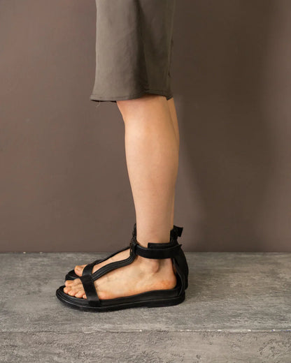 ANN DEMEULEMEESTER SANDALS (EU 39)