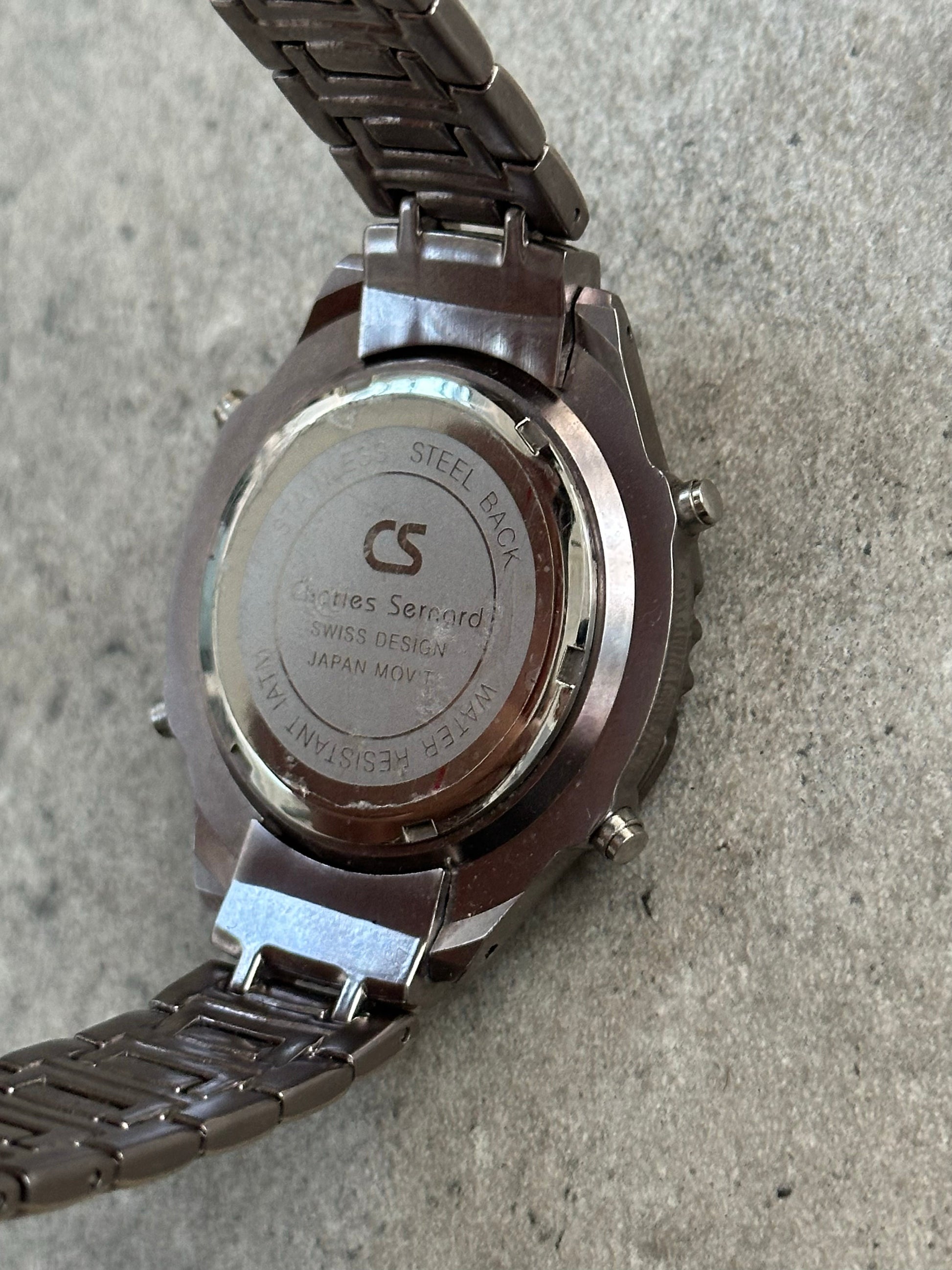 Vintage 1990s Titanium Quartz Sports Watch with black dial and stainless steel band, classic design from the Vintage brand.