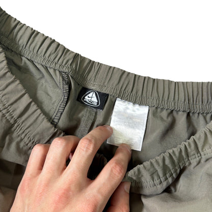 Nike ACG 00’s Cargo Shorts W30 | W30, Khaki