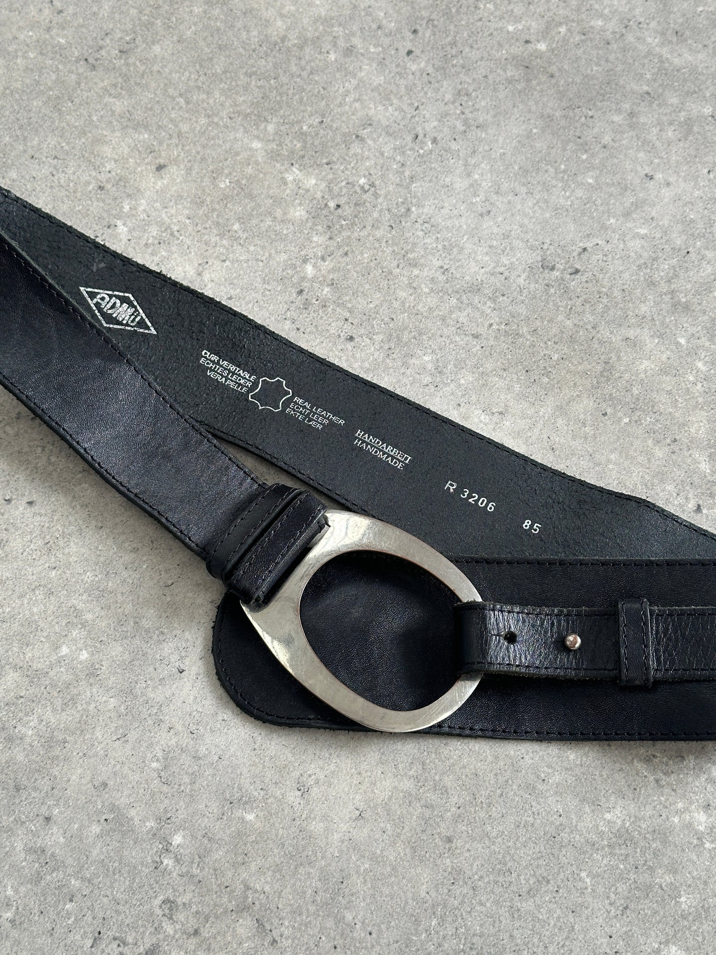 Italian Vintage 1990s Handmade Oval Chunky Leather Belt - W32