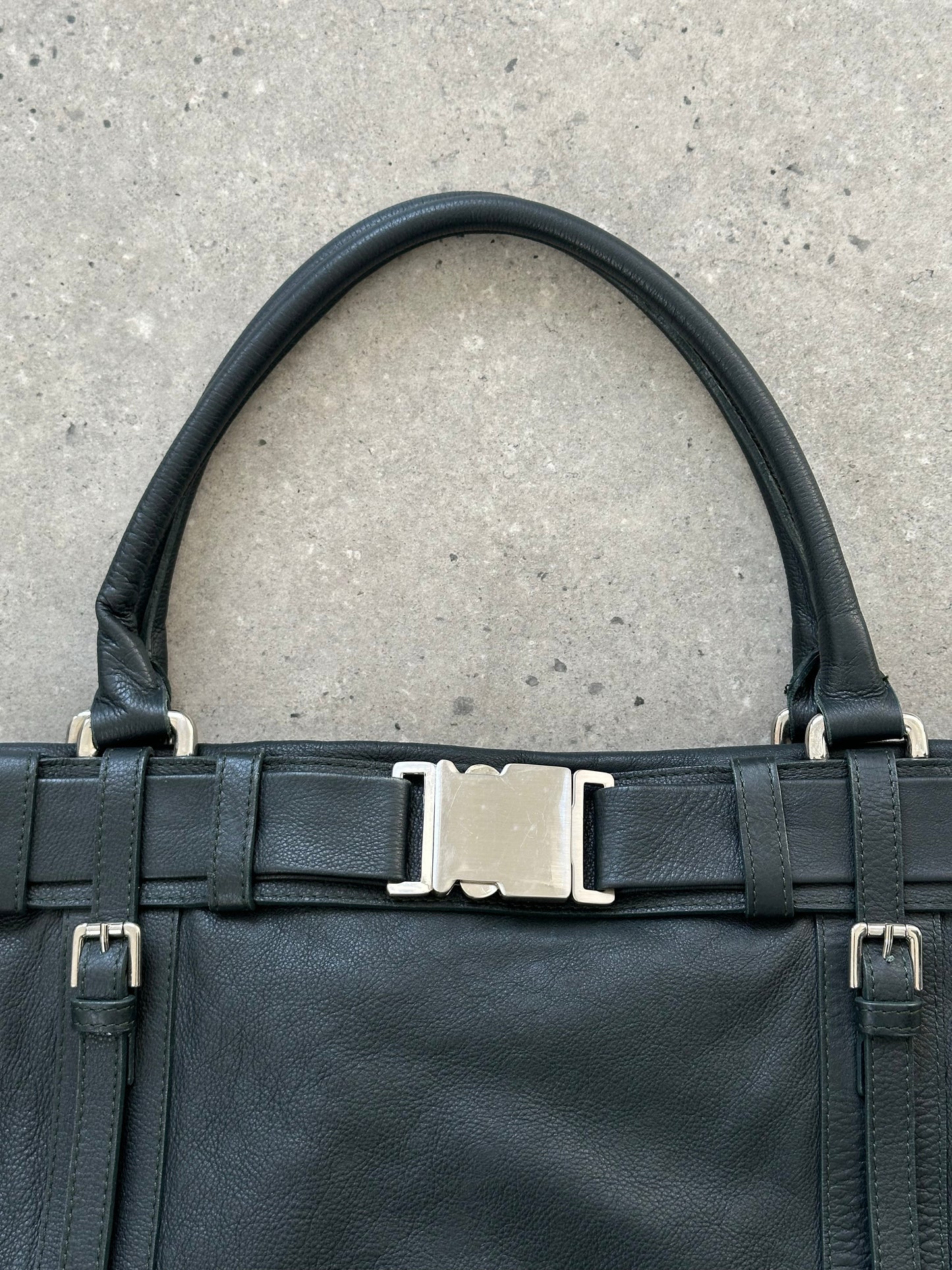 Vintage Italian 2000s leather shoulder bag with buckle closure, stylish and classic accessory with aged leather details.