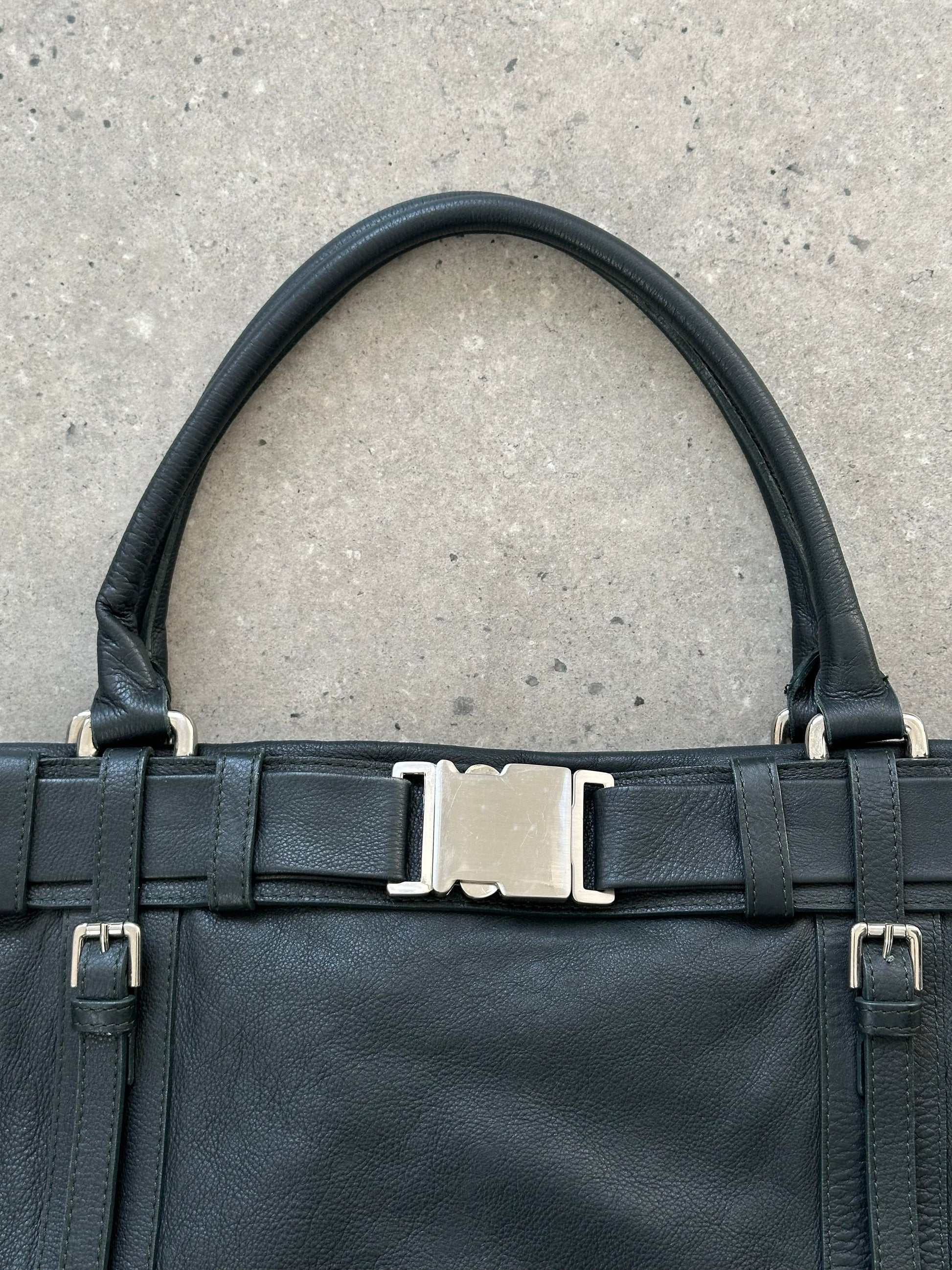 Vintage Italian 2000s leather shoulder bag with buckle closure, stylish and classic accessory with aged leather details.