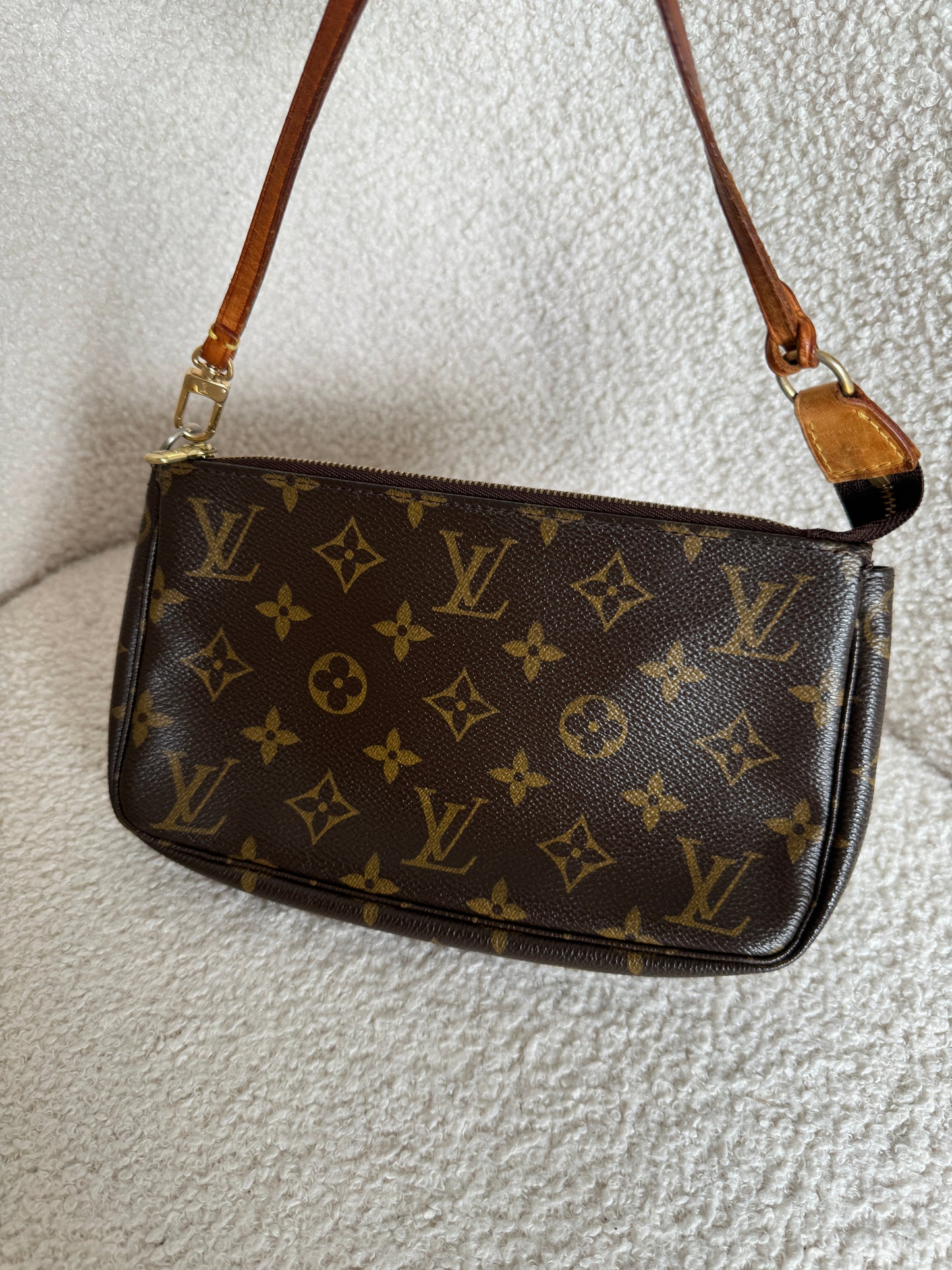 2006 Louis Vuitton Classic Pochette Accessoires Handbag | O/S, Brown